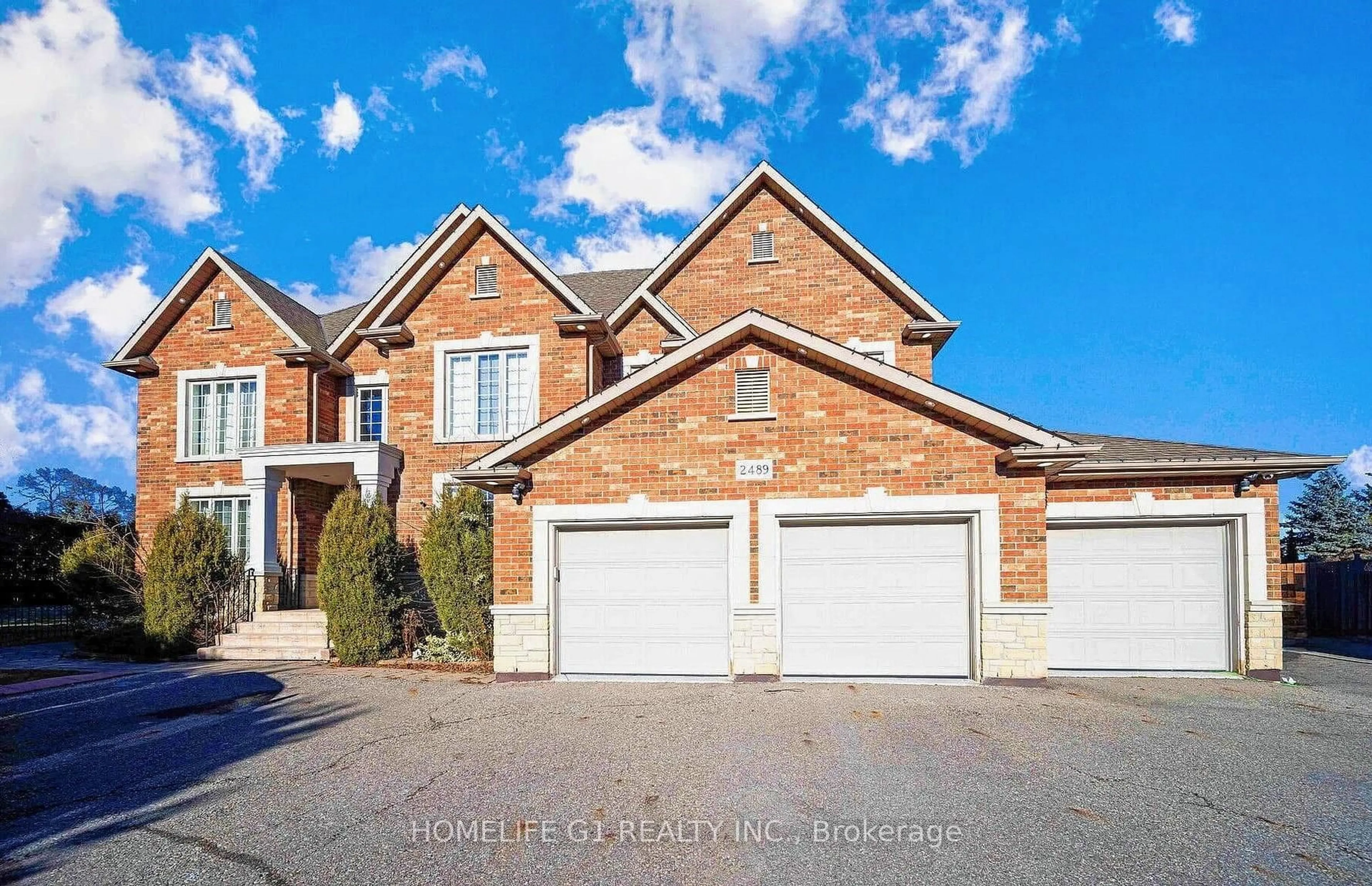 Home with brick exterior material, street for 2489 Olinda Crt, Mississauga Ontario L5C 4P5