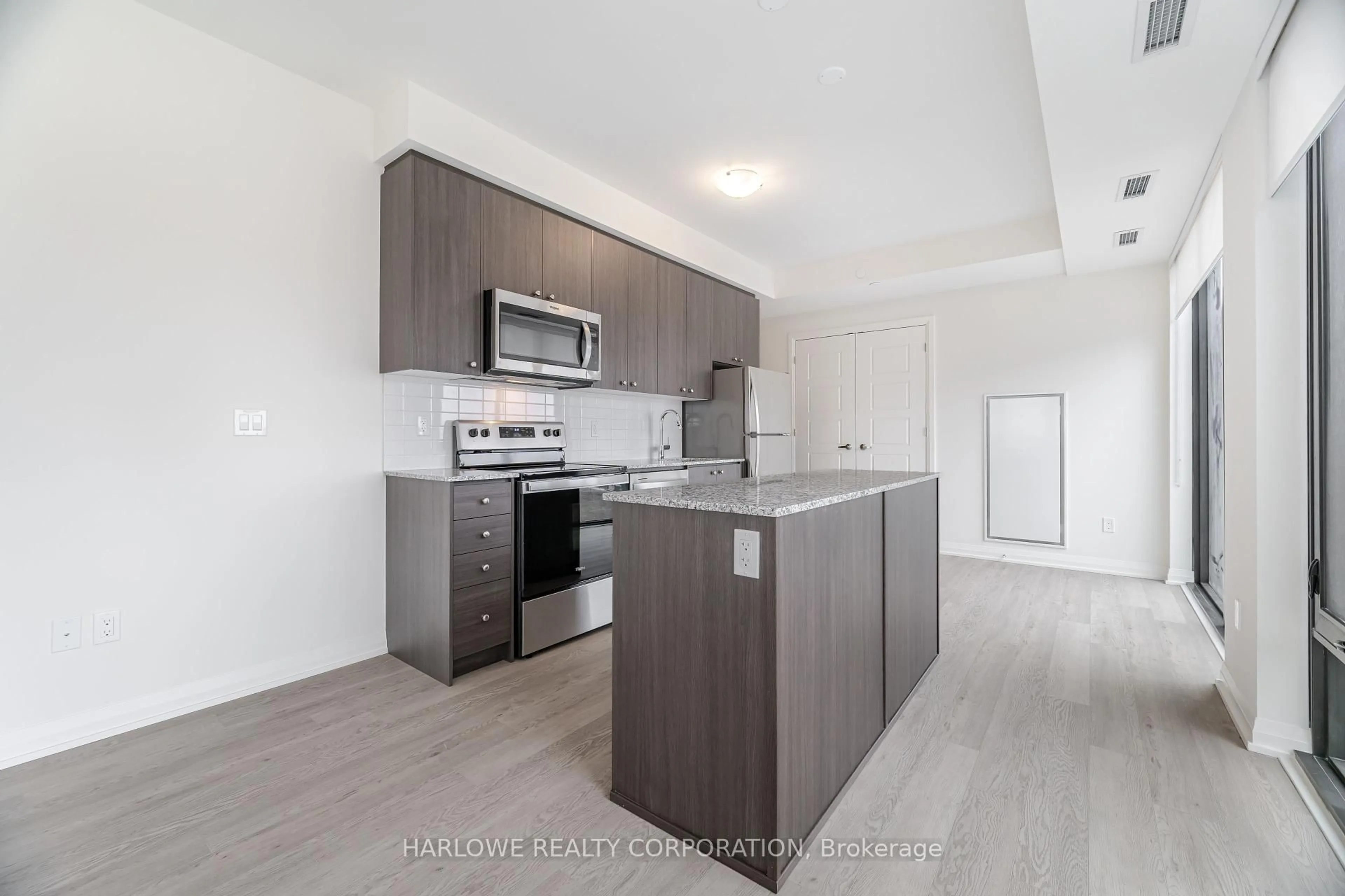 Standard kitchen, unknown for 3006 William Cutmore Blvd #517, Oakville Ontario L6H 8A4