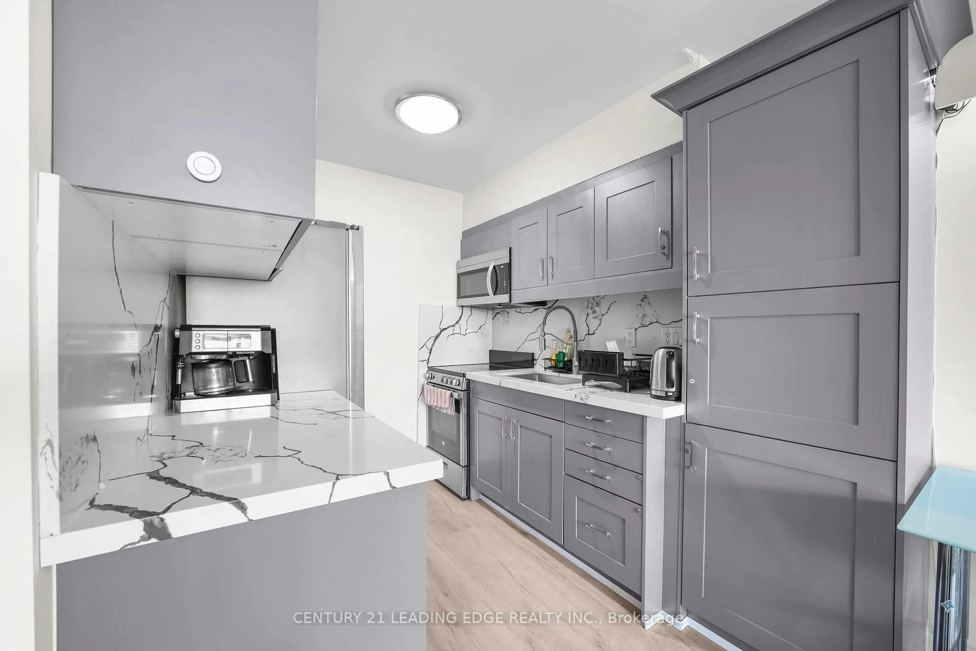 Standard kitchen, unknown for 100 Lotherton Ptwy #807, Toronto Ontario M6B 2G8