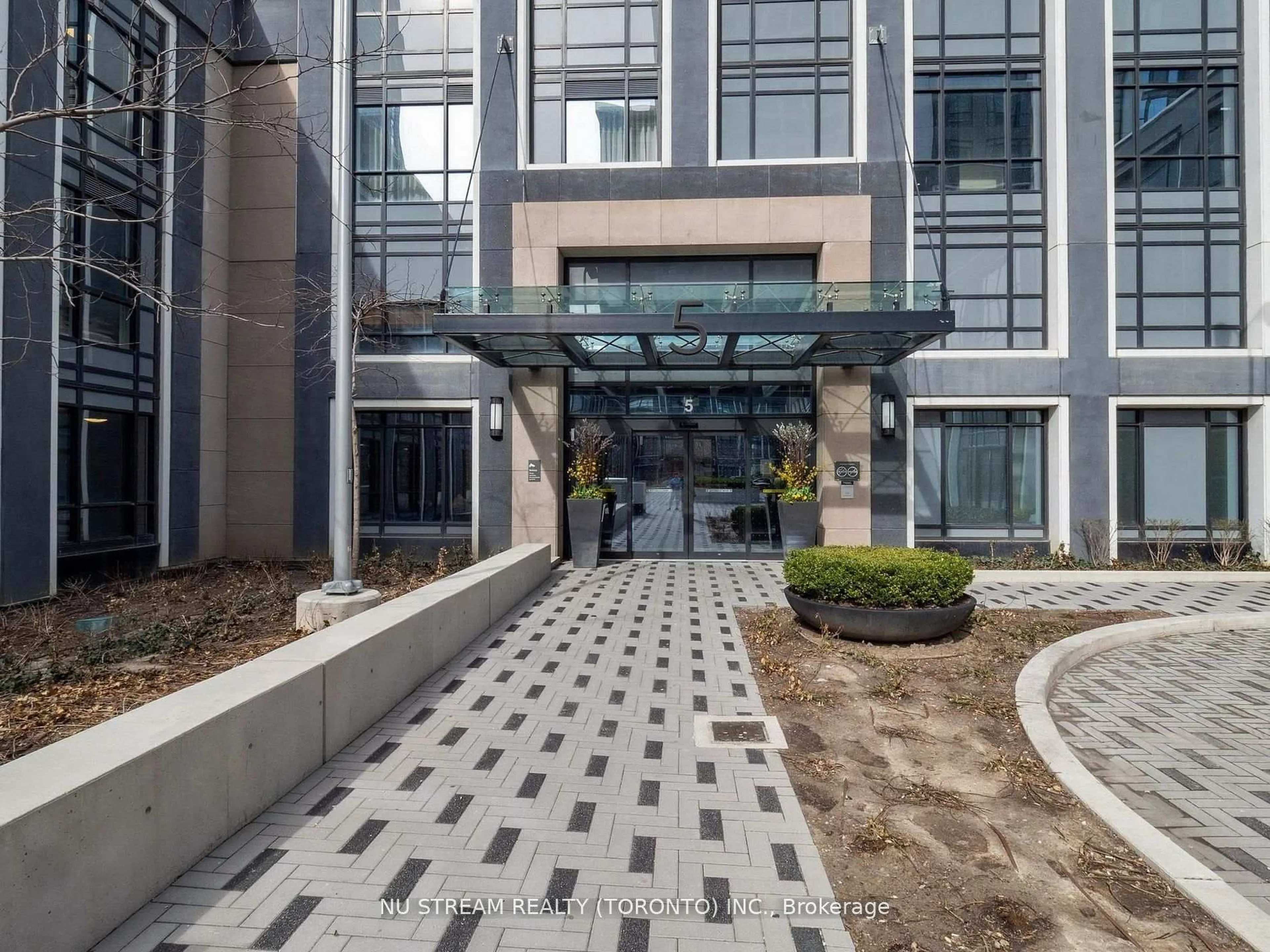Indoor foyer for 5 Mabelle Ave #327, Toronto Ontario M9A 0C8