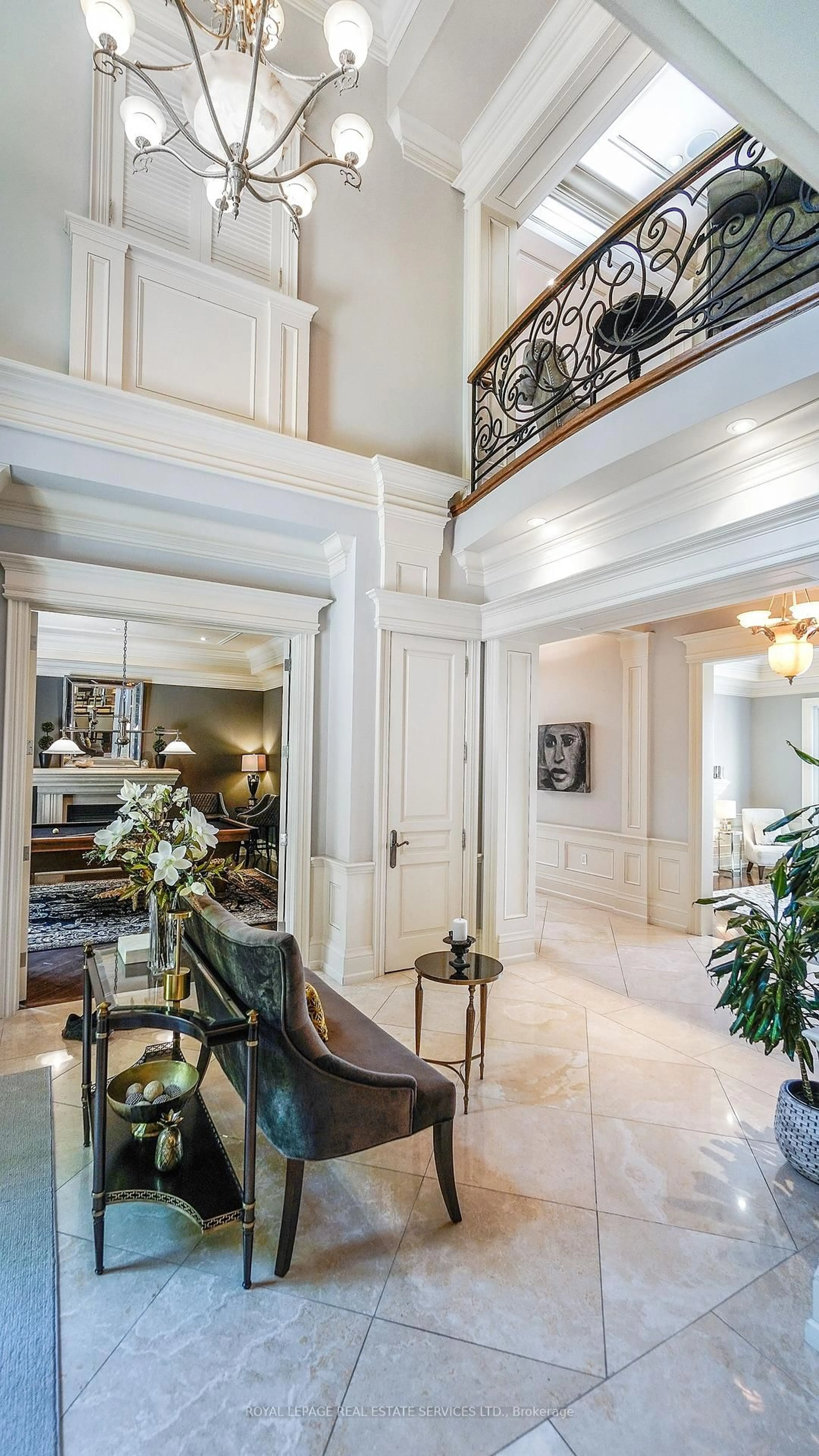 Indoor foyer for 43 Riverside Cres, Toronto Ontario M6S 1B5