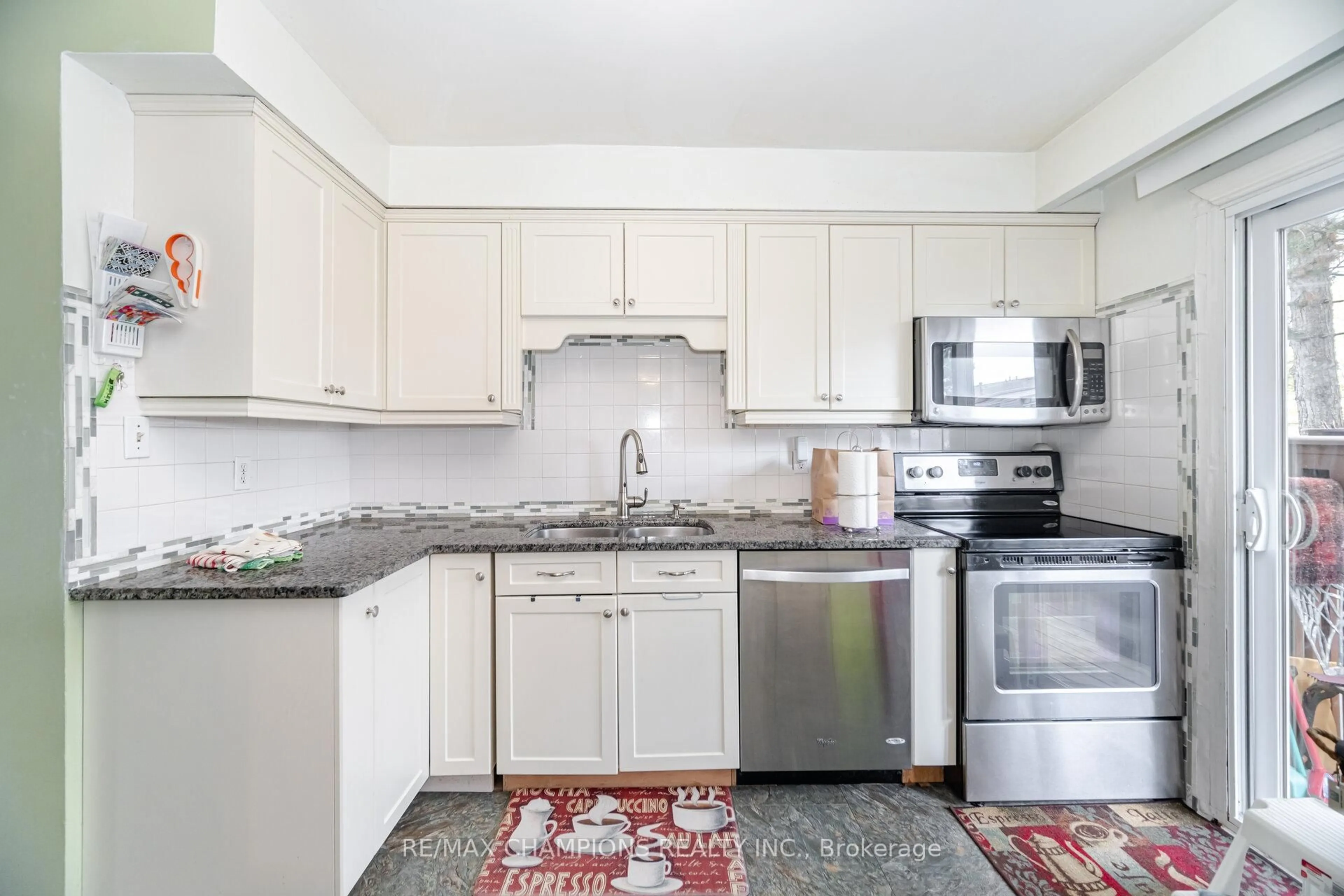 Standard kitchen, unknown for 3525 Brandon Gate Dr, Mississauga Ontario L4T 3M3