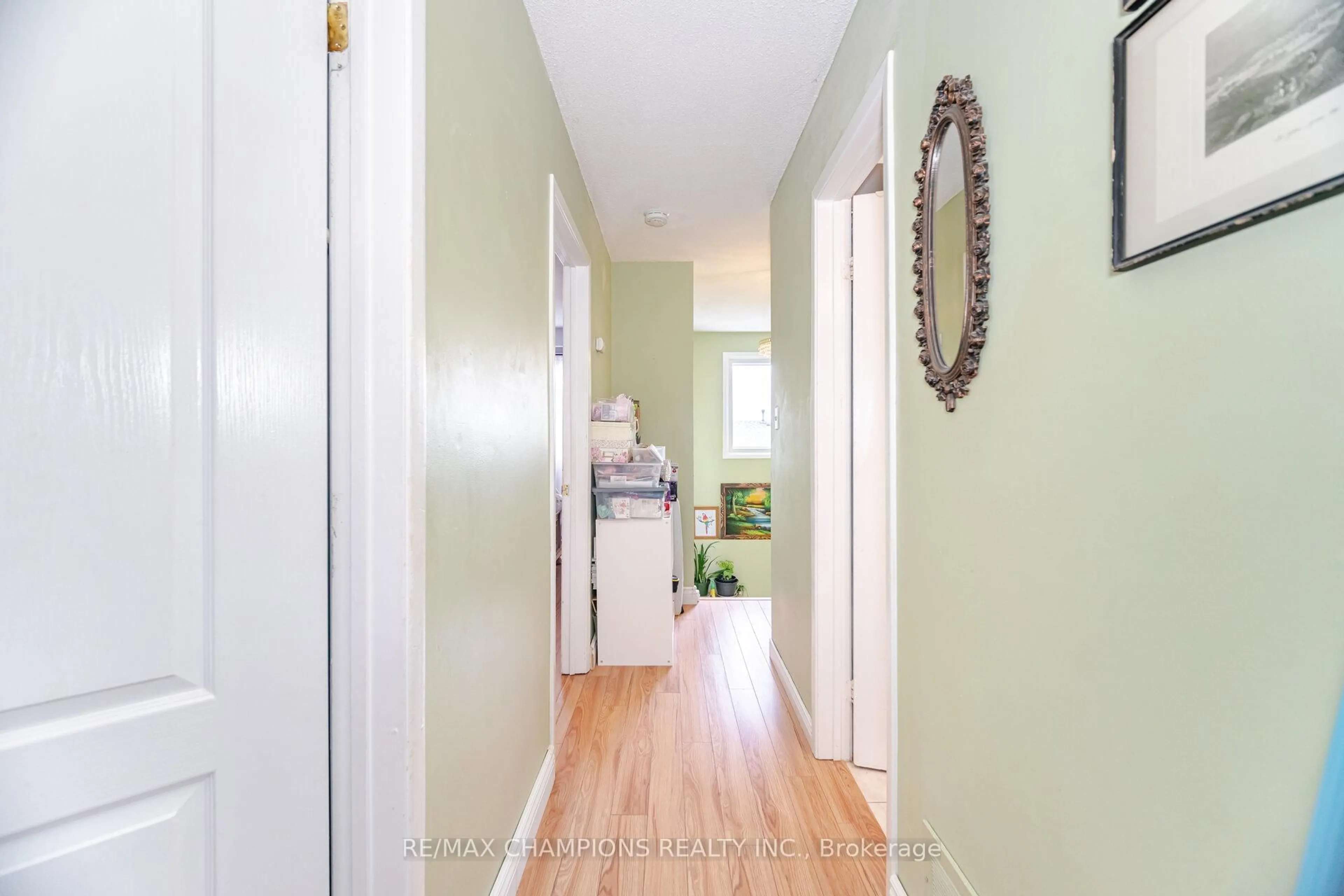 Indoor entryway for 3525 Brandon Gate Dr, Mississauga Ontario L4T 3M3