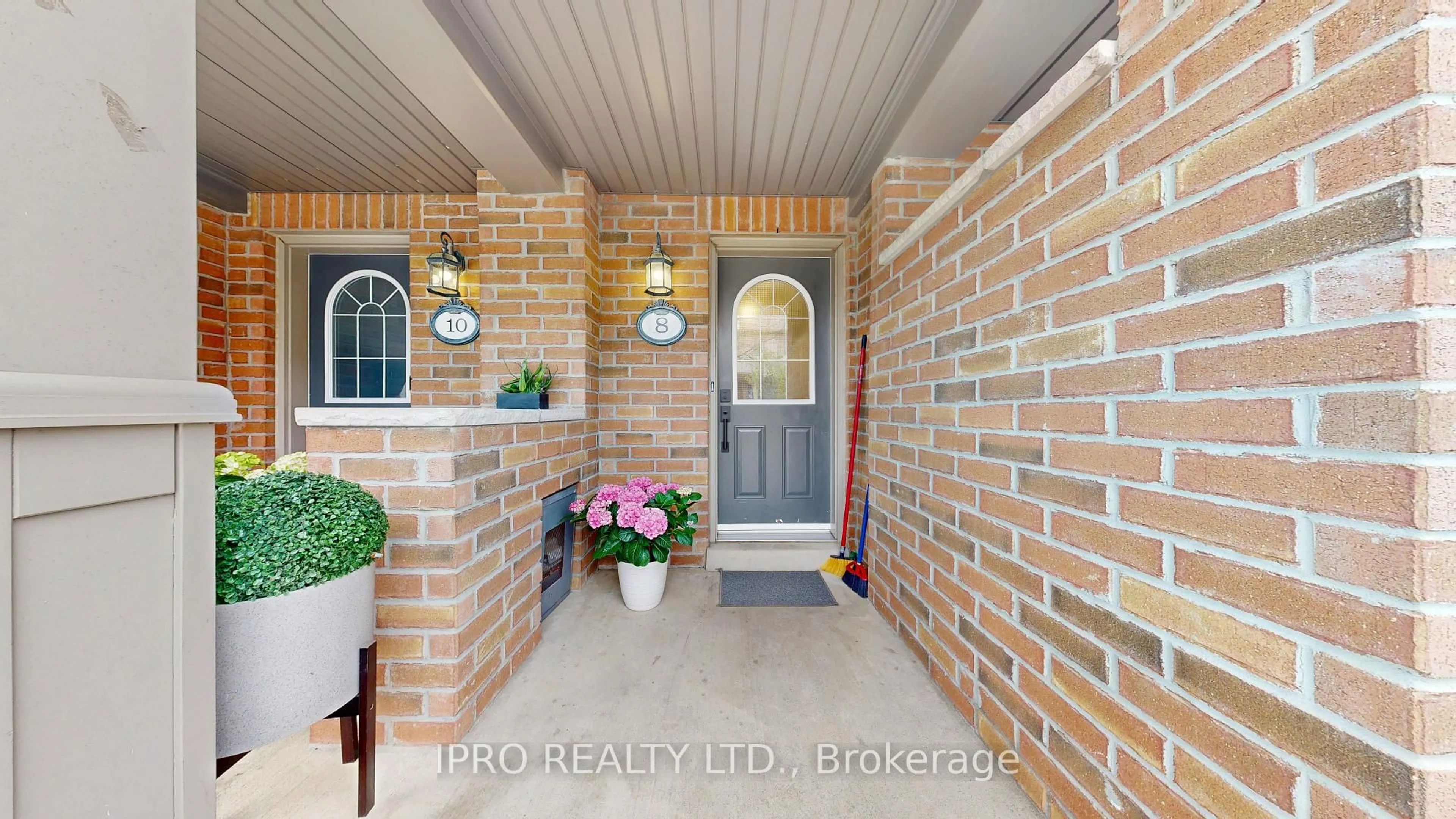 Indoor entryway for 8 Bakewell St, Brampton Ontario L5L 2E5