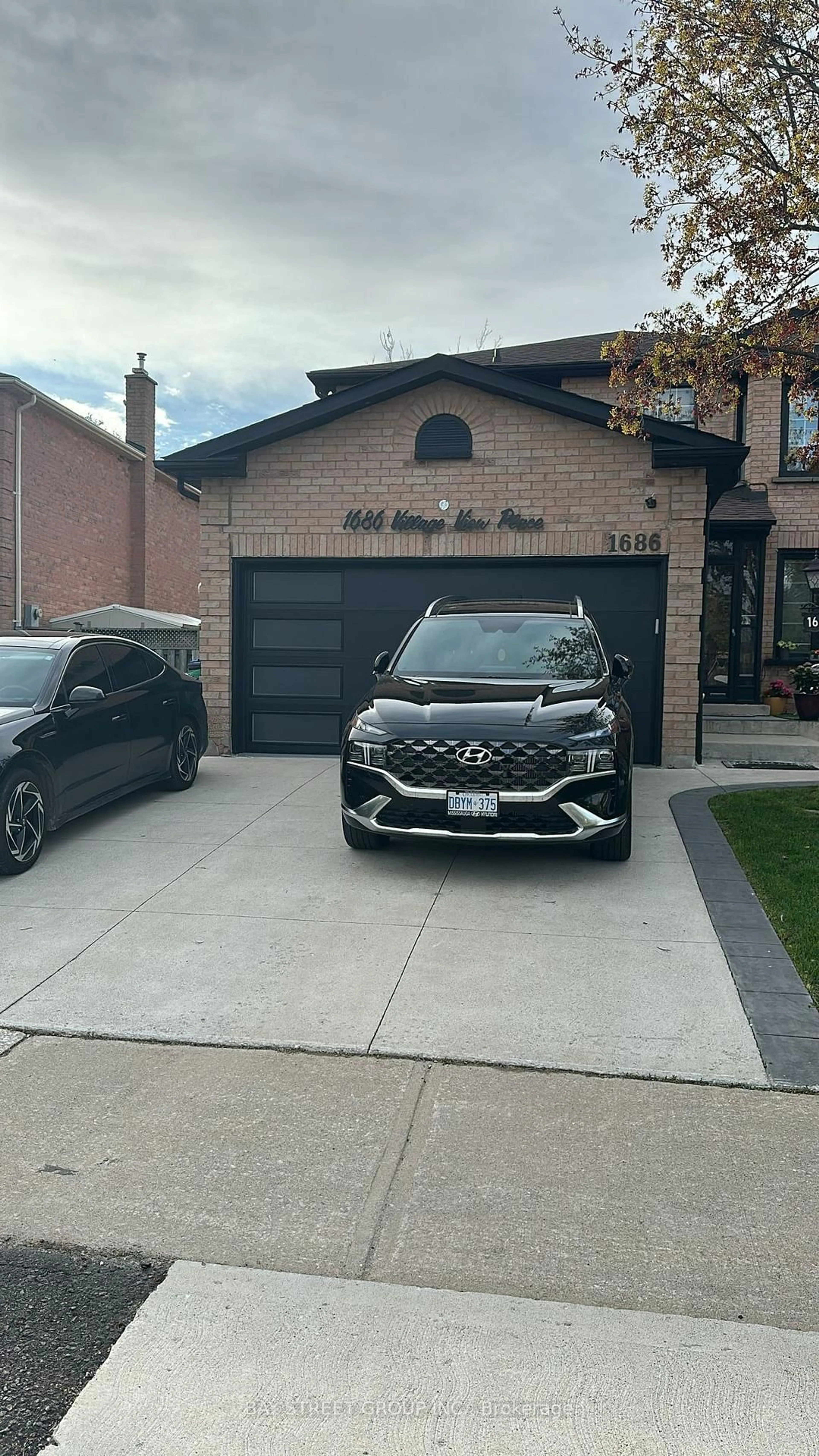 Indoor garage for 1686 Village View Pl, Mississauga Ontario L5M 3V3