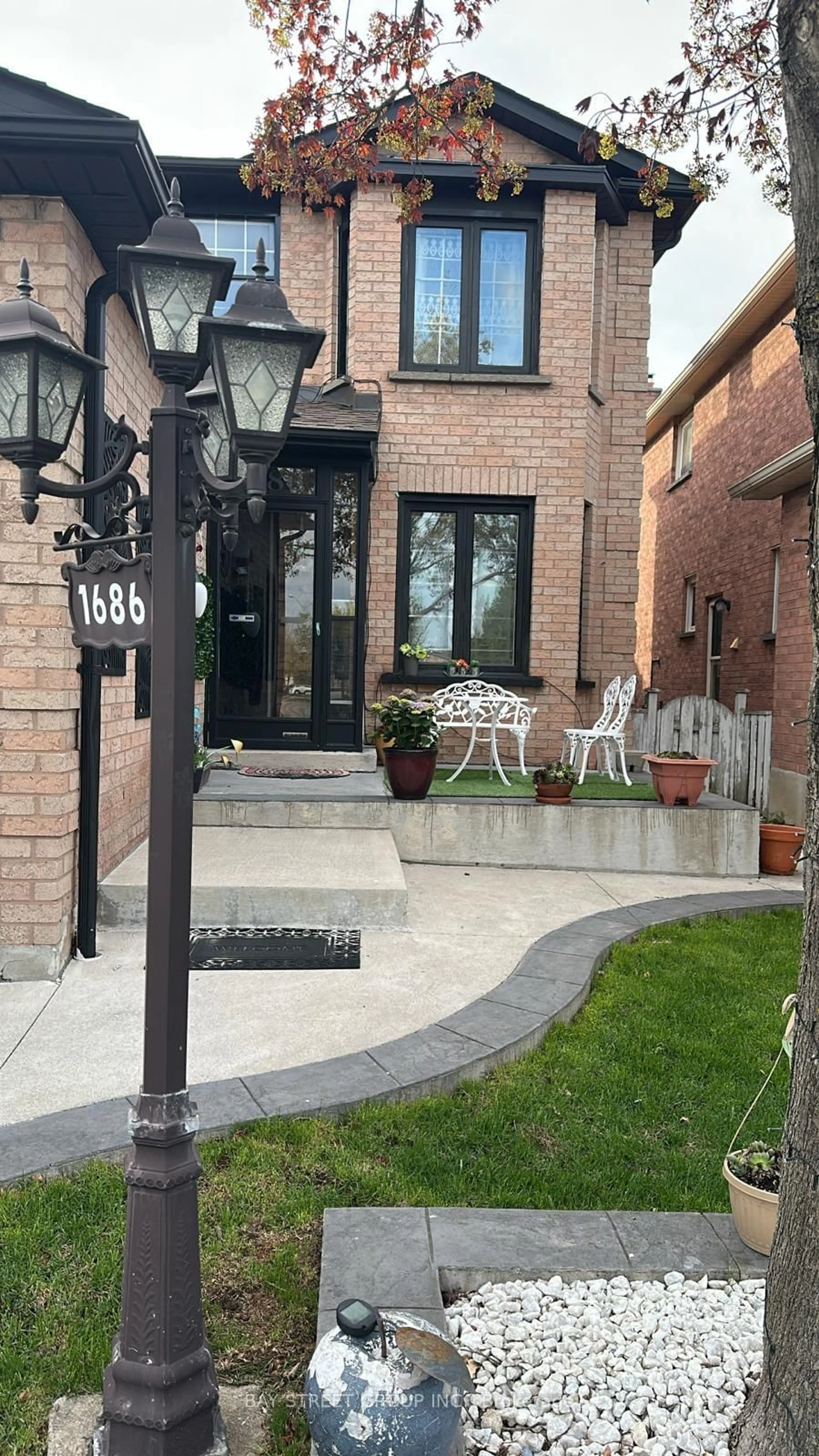 Unknown for 1686 Village View Pl, Mississauga Ontario L5M 3V3