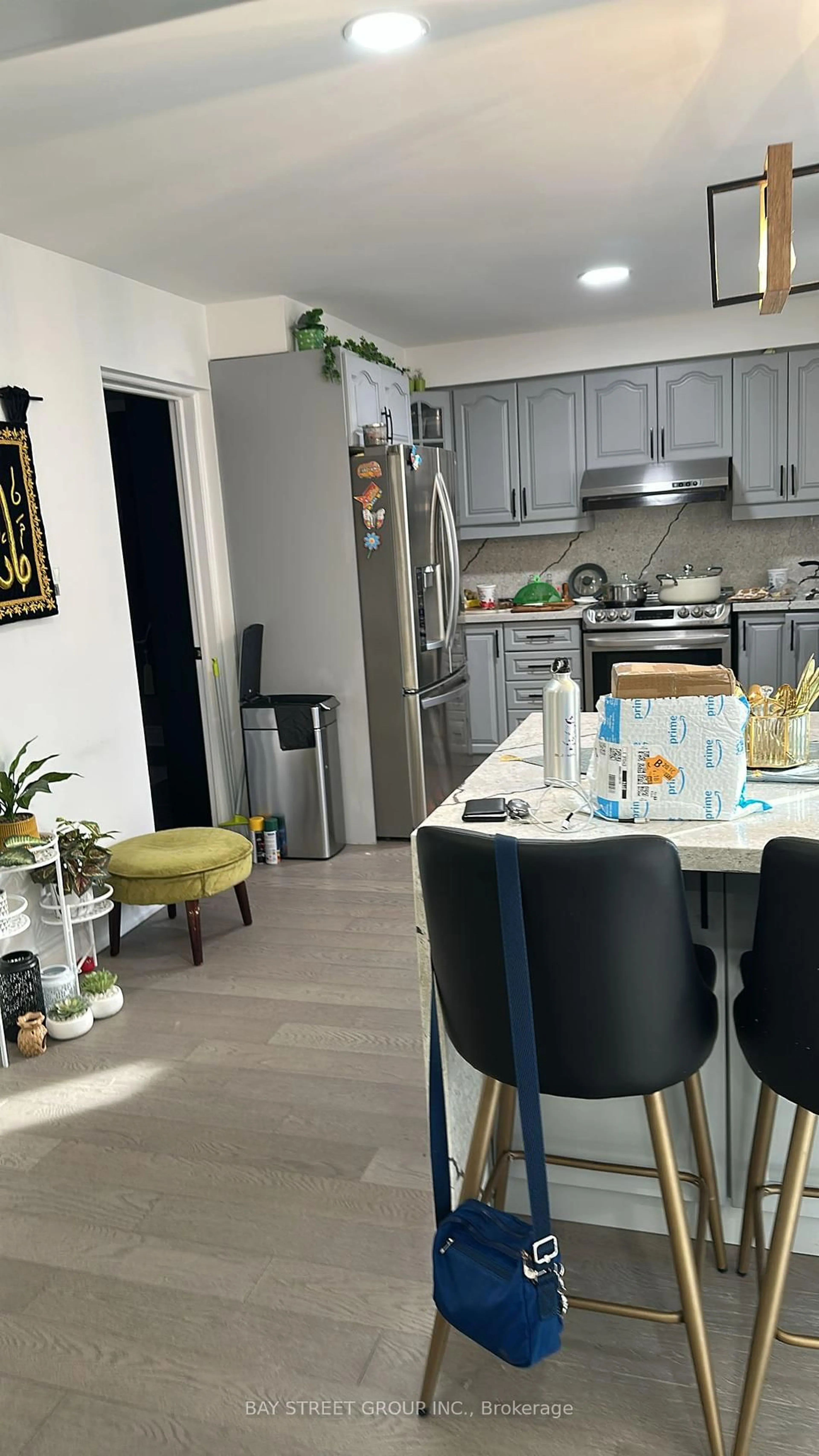 Open concept kitchen, unknown for 1686 Village View Pl, Mississauga Ontario L5M 3V3