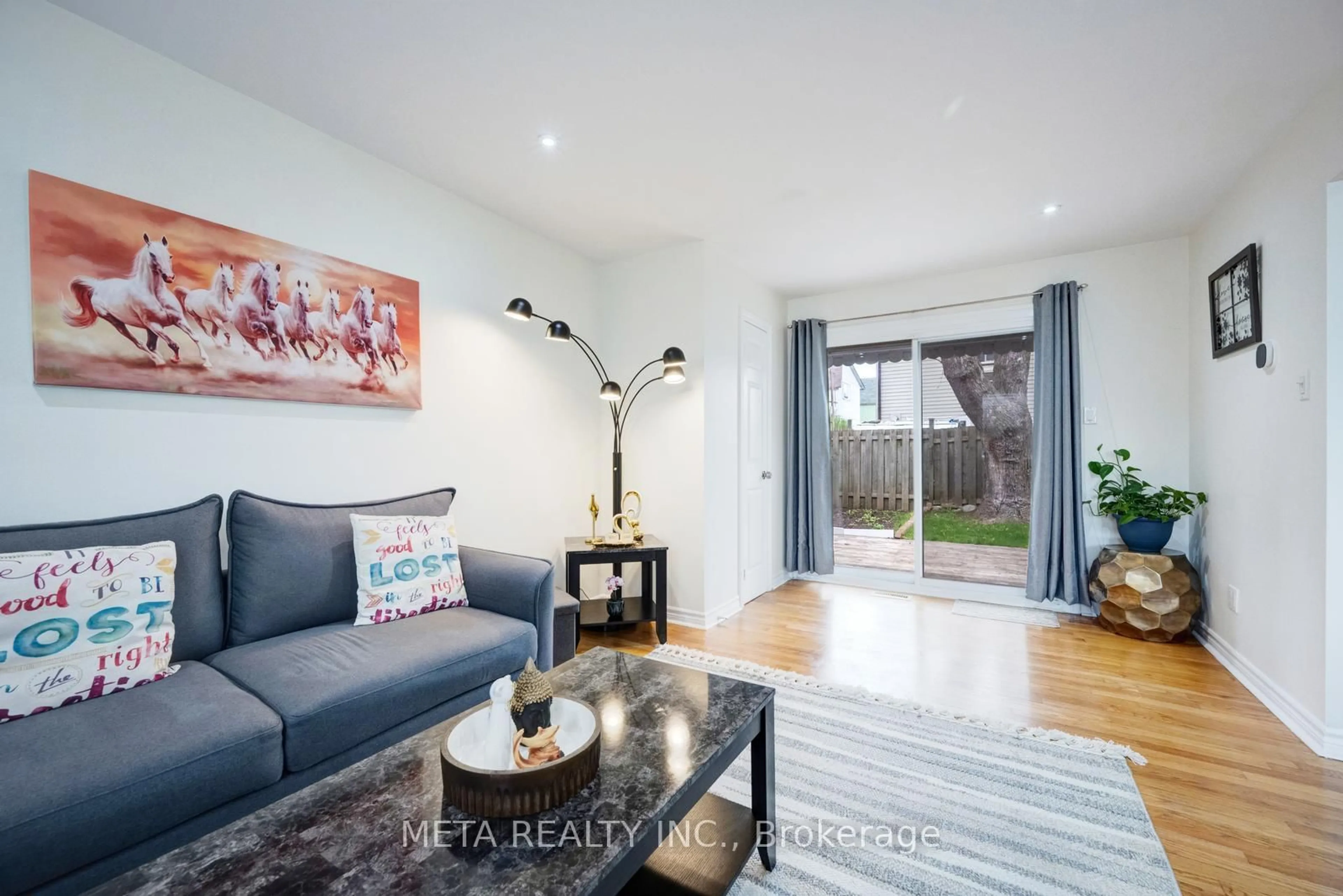 Living room with furniture, unknown for 24 Horseshoe Crt, Brampton Ontario L6S 1S1