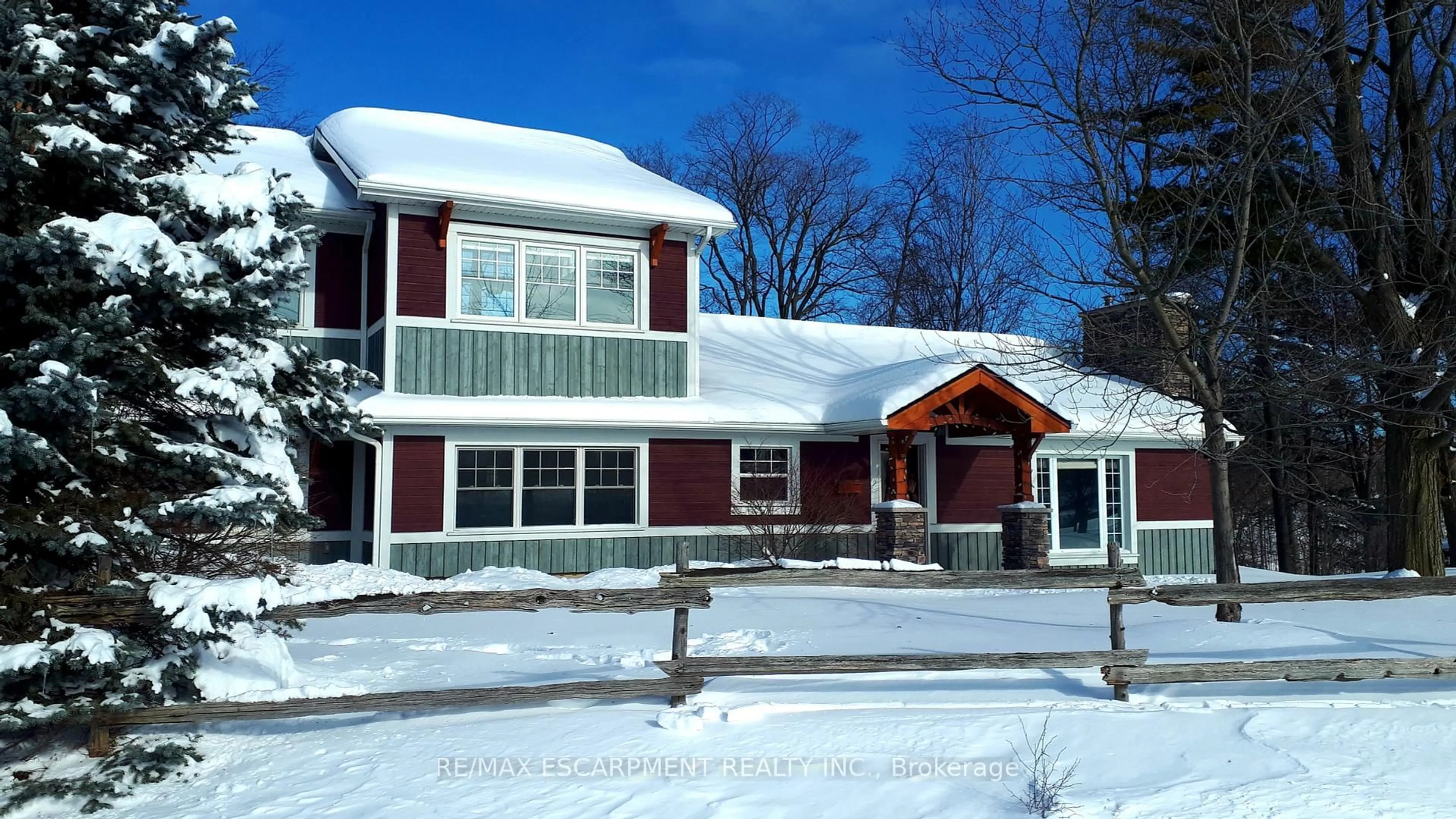 Home with vinyl exterior material, building for 5433 Sixth Line, Milton Ontario L9E 0X1