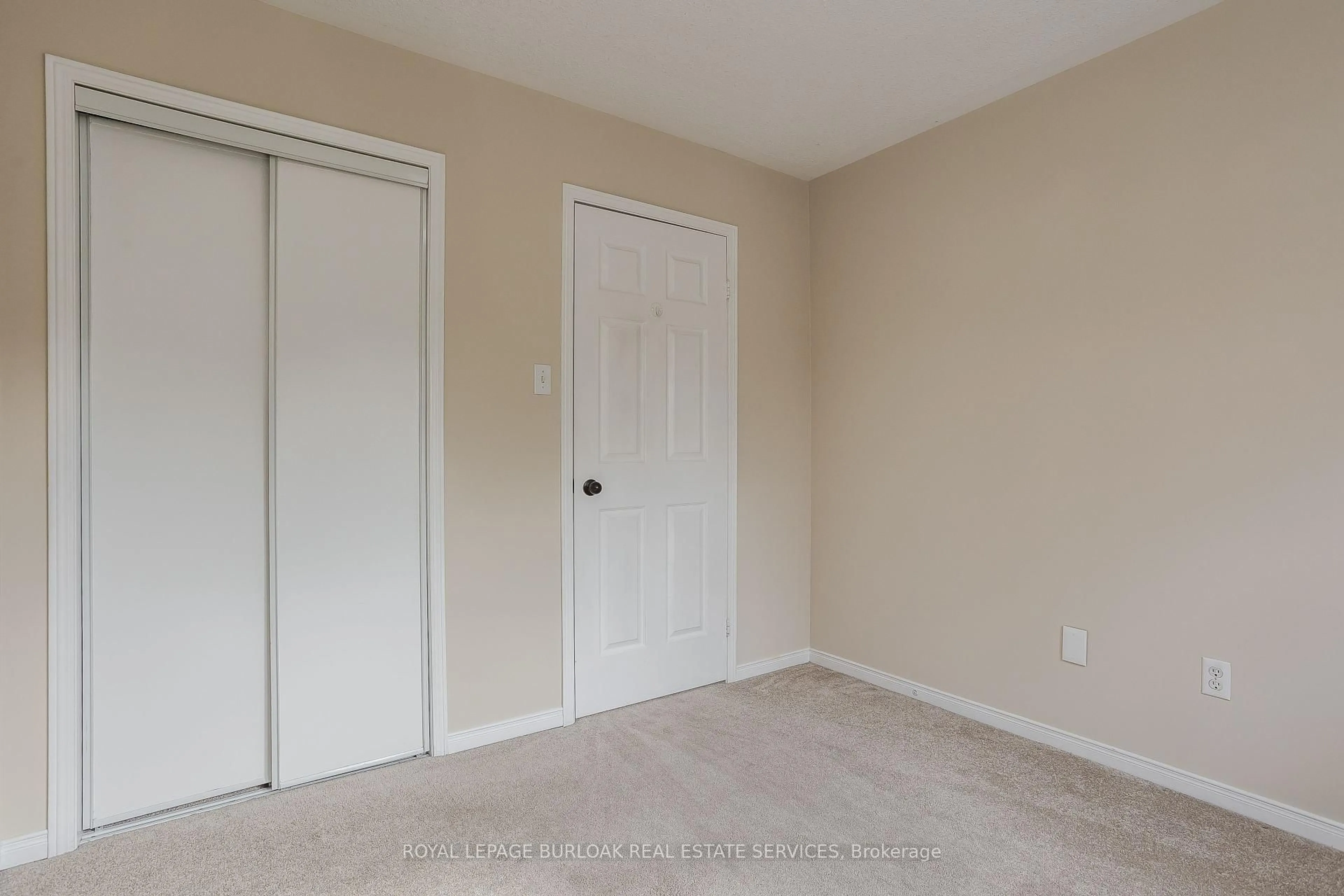 A pic of a room for 2022 Atkinson Dr #10, Burlington Ontario L7M 4H6