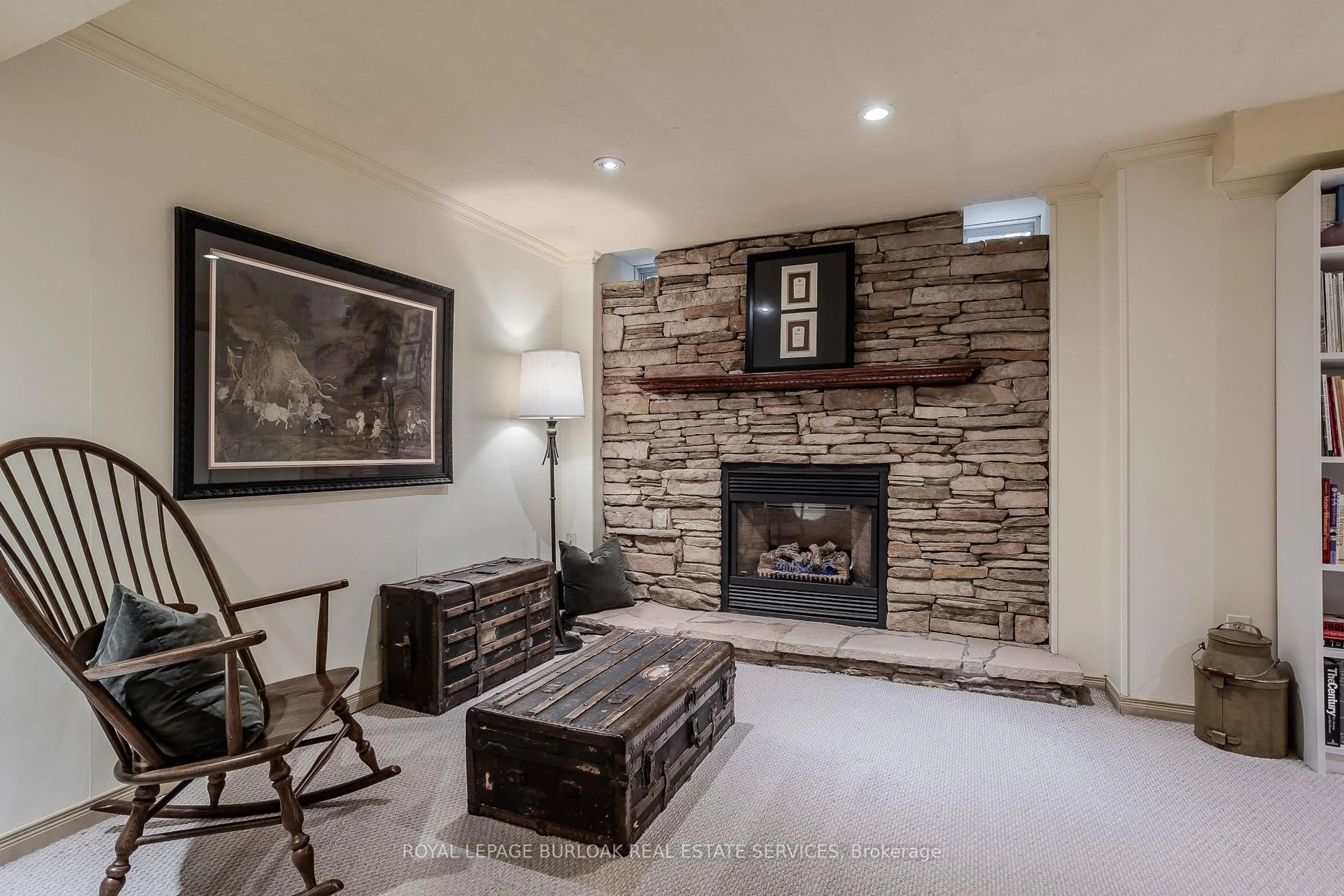 Living room with furniture, unknown for 2022 Atkinson Dr #10, Burlington Ontario L7M 4H6