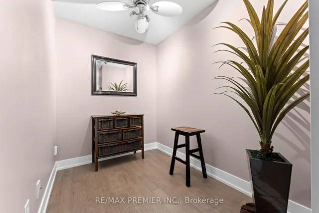 Additional property image - 8 Dayspring Circ Unit 1404
