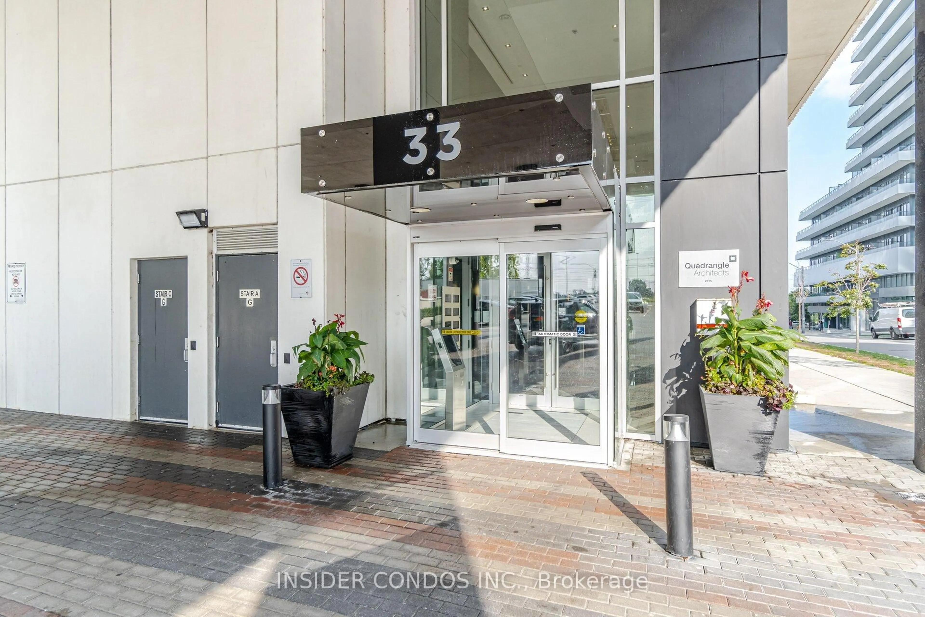 Indoor foyer for 33 Shore Breeze Dr #1307, Toronto Ontario M8V 0G1