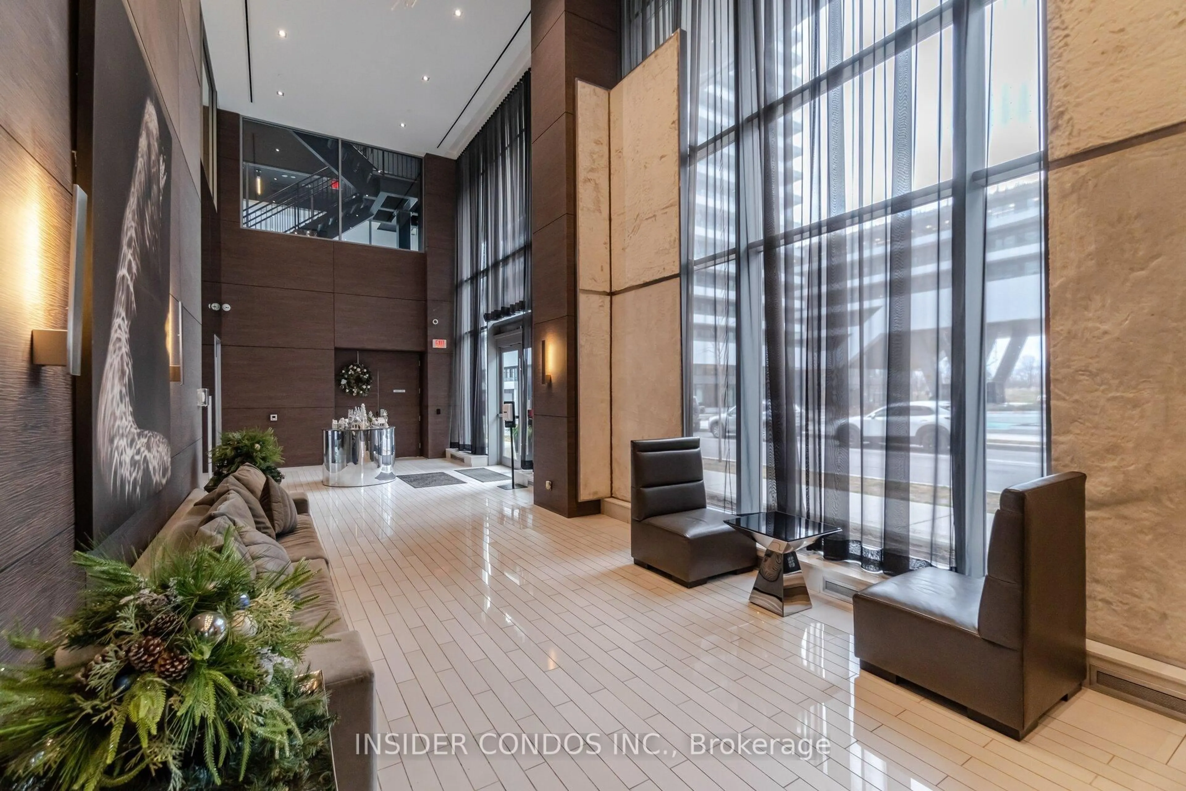Indoor foyer for 33 Shore Breeze Dr #1307, Toronto Ontario M8V 0G1
