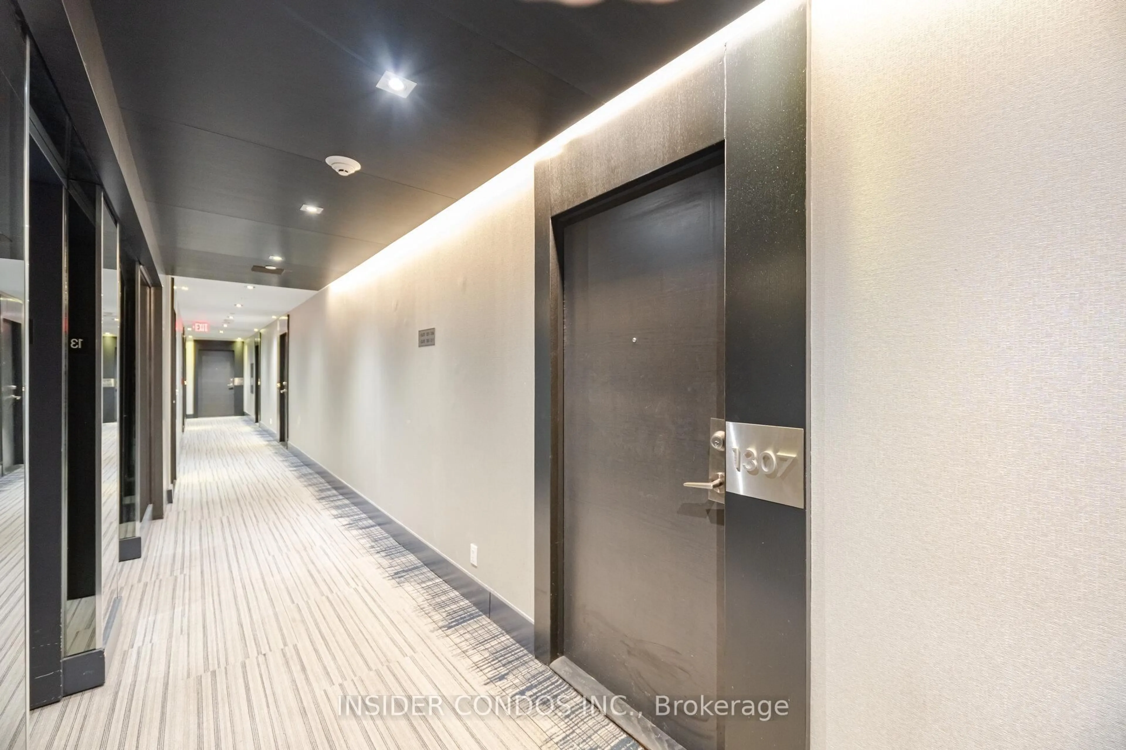 Indoor foyer for 33 Shore Breeze Dr #1307, Toronto Ontario M8V 0G1