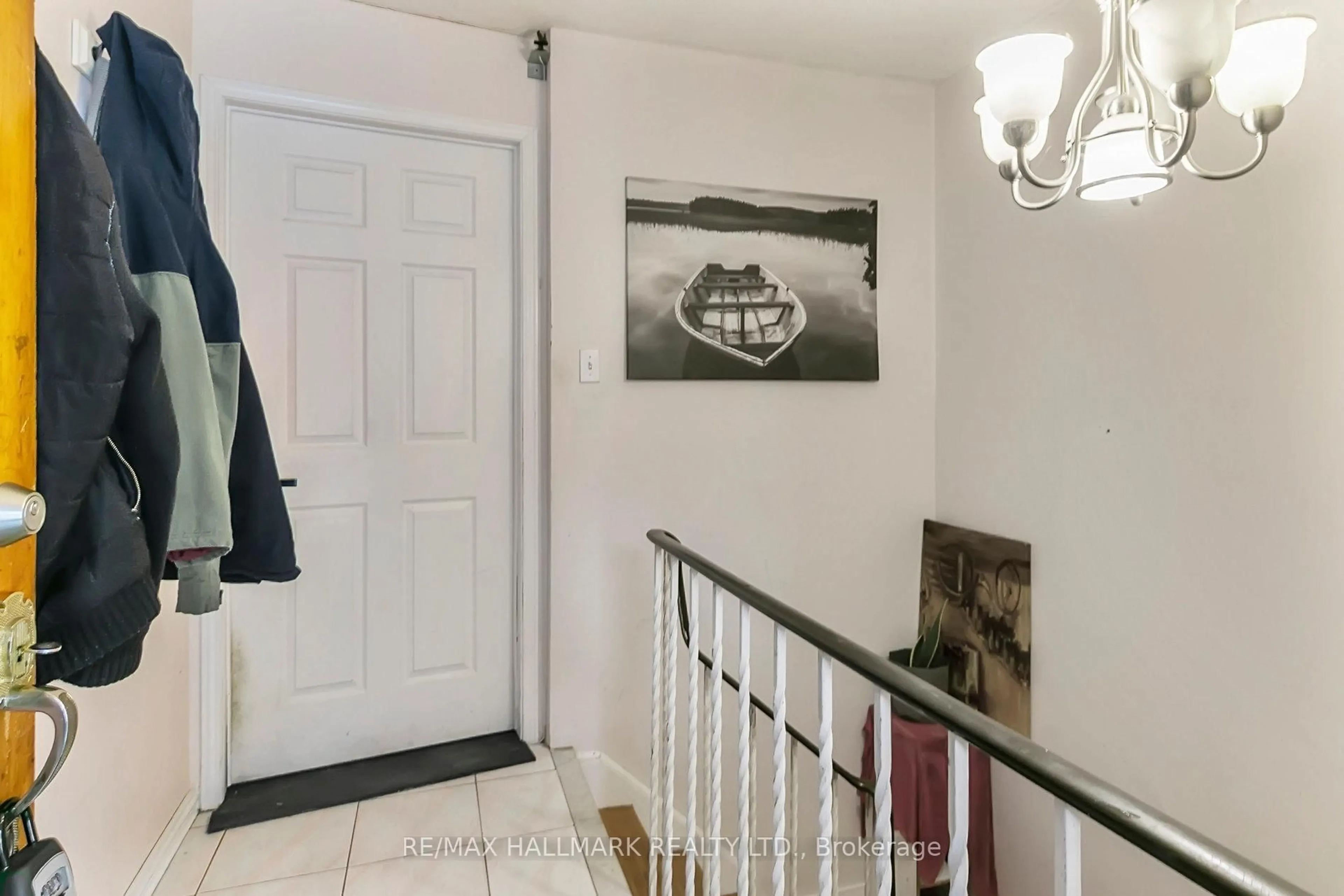 Indoor entryway for 70 Alicewood Crt, Toronto Ontario M9V 3Y5