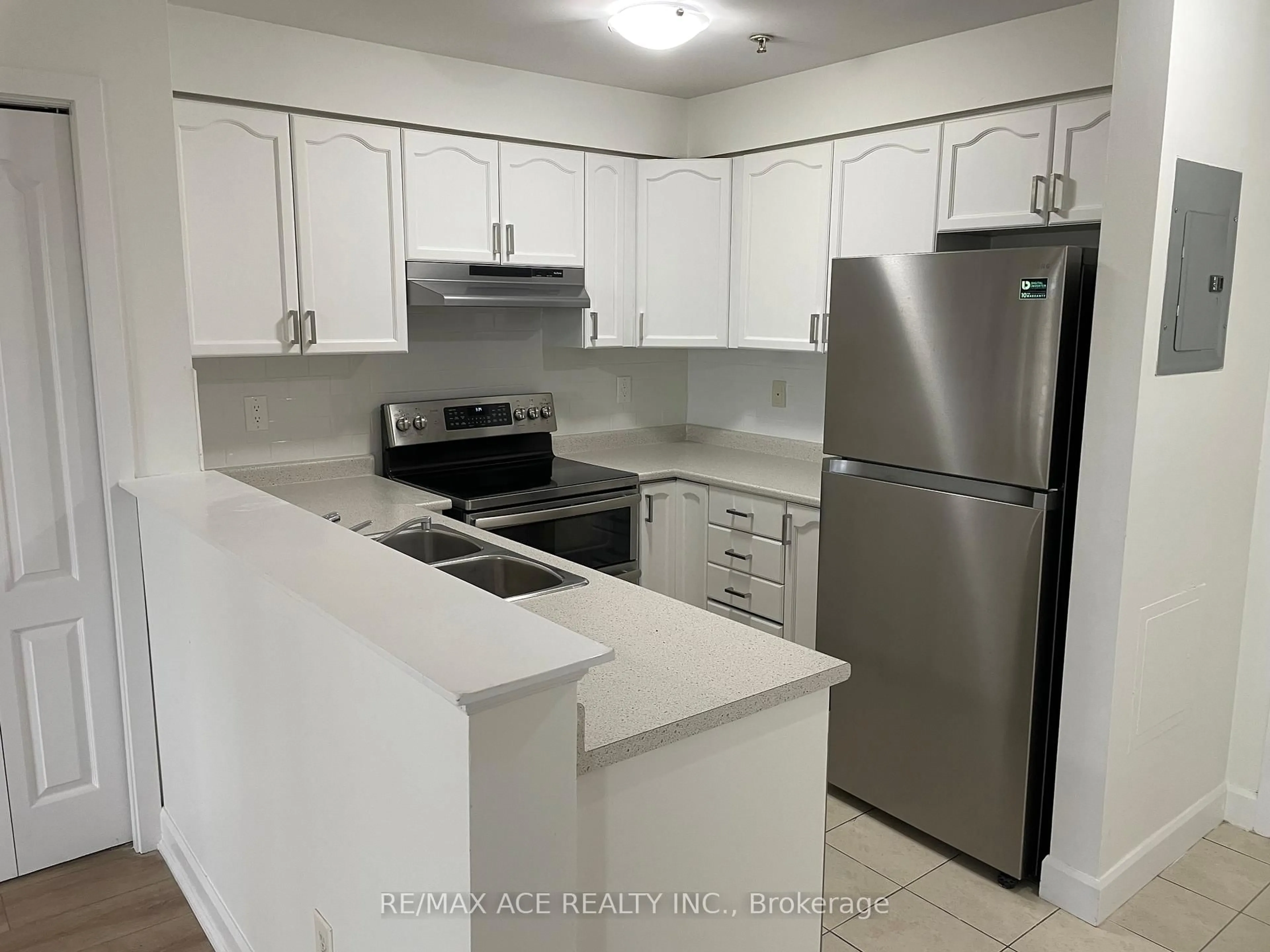 Standard kitchen, unknown for 6 Dayspring Circ #2104, Brampton Ontario L6P 2Z6