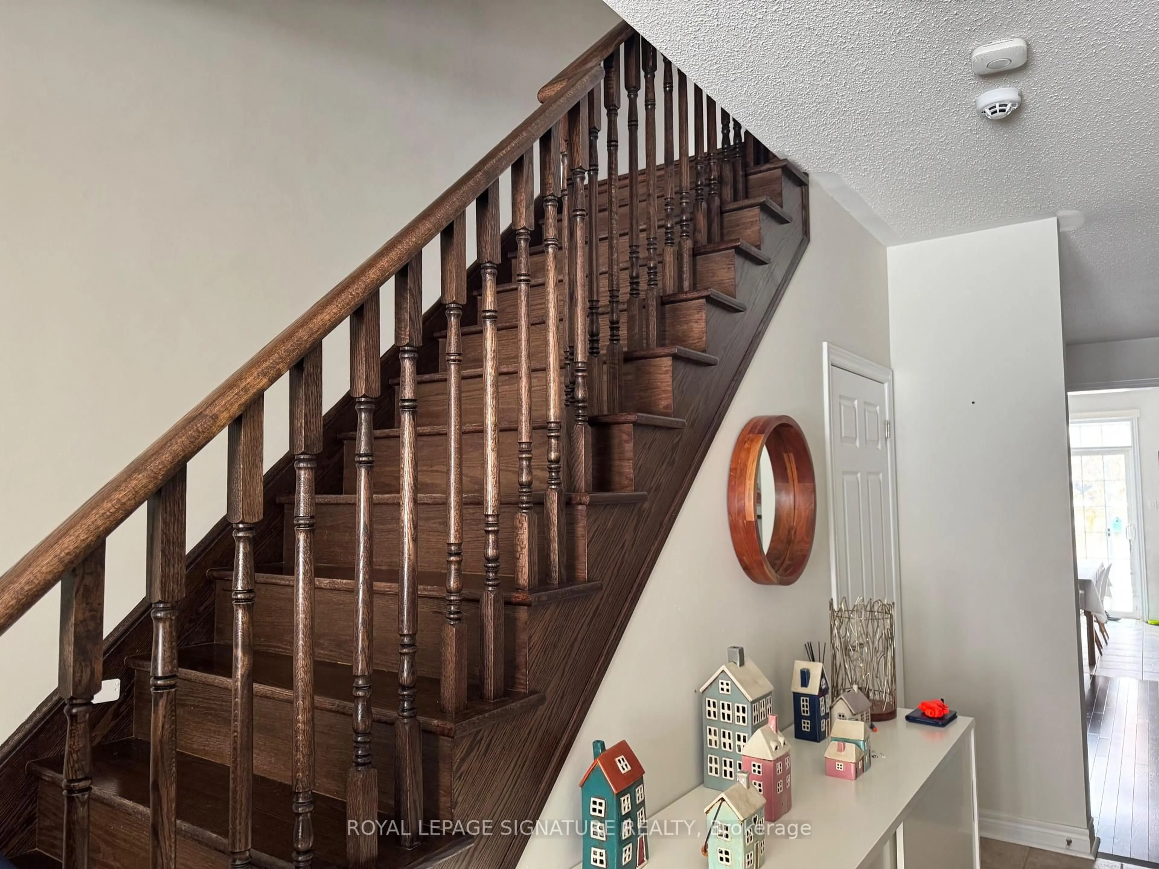Stairs for 3073 Eberly Woods Dr, Oakville Ontario L6M 0T5