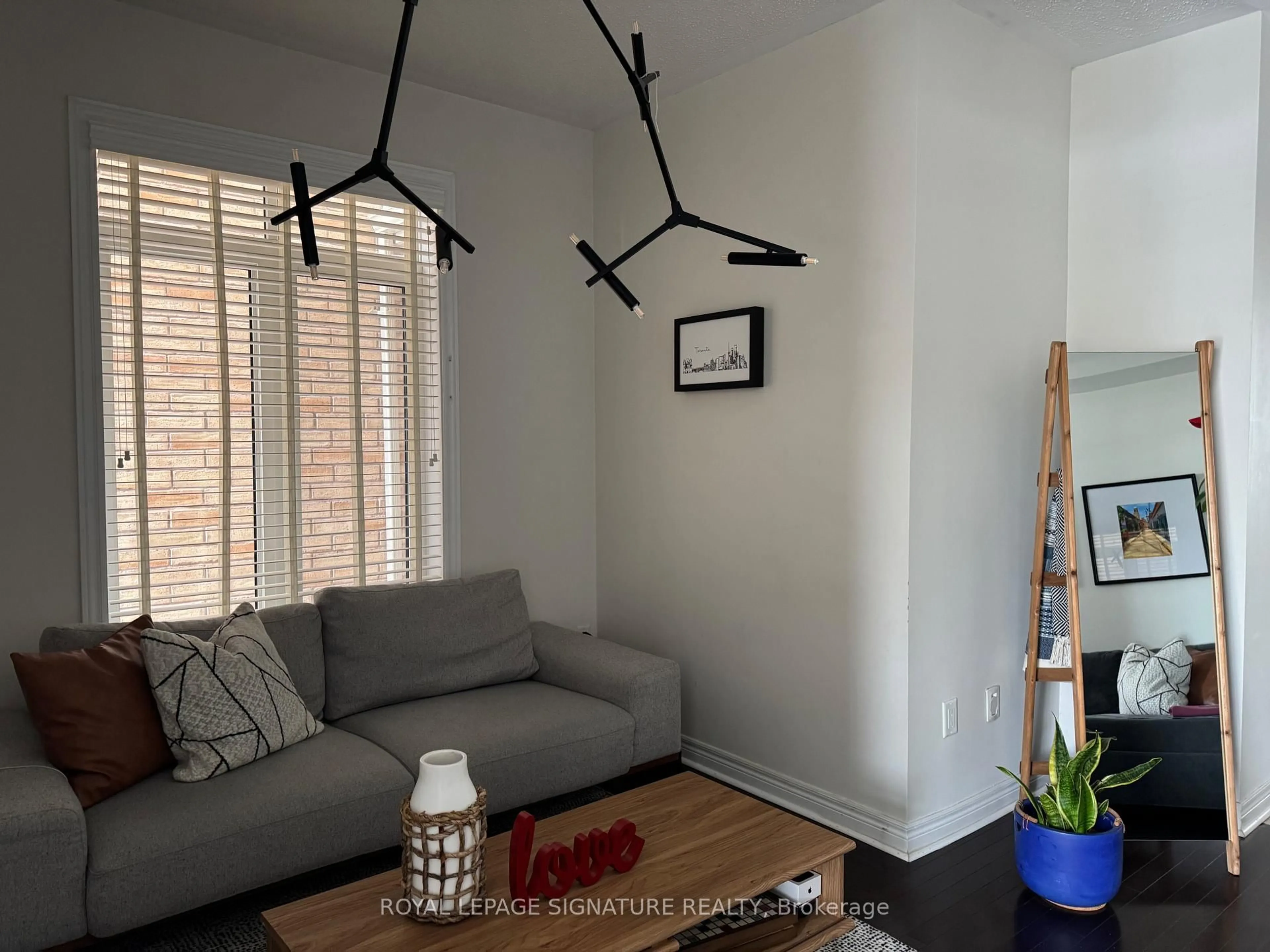 Living room with furniture, unknown for 3073 Eberly Woods Dr, Oakville Ontario L6M 0T5