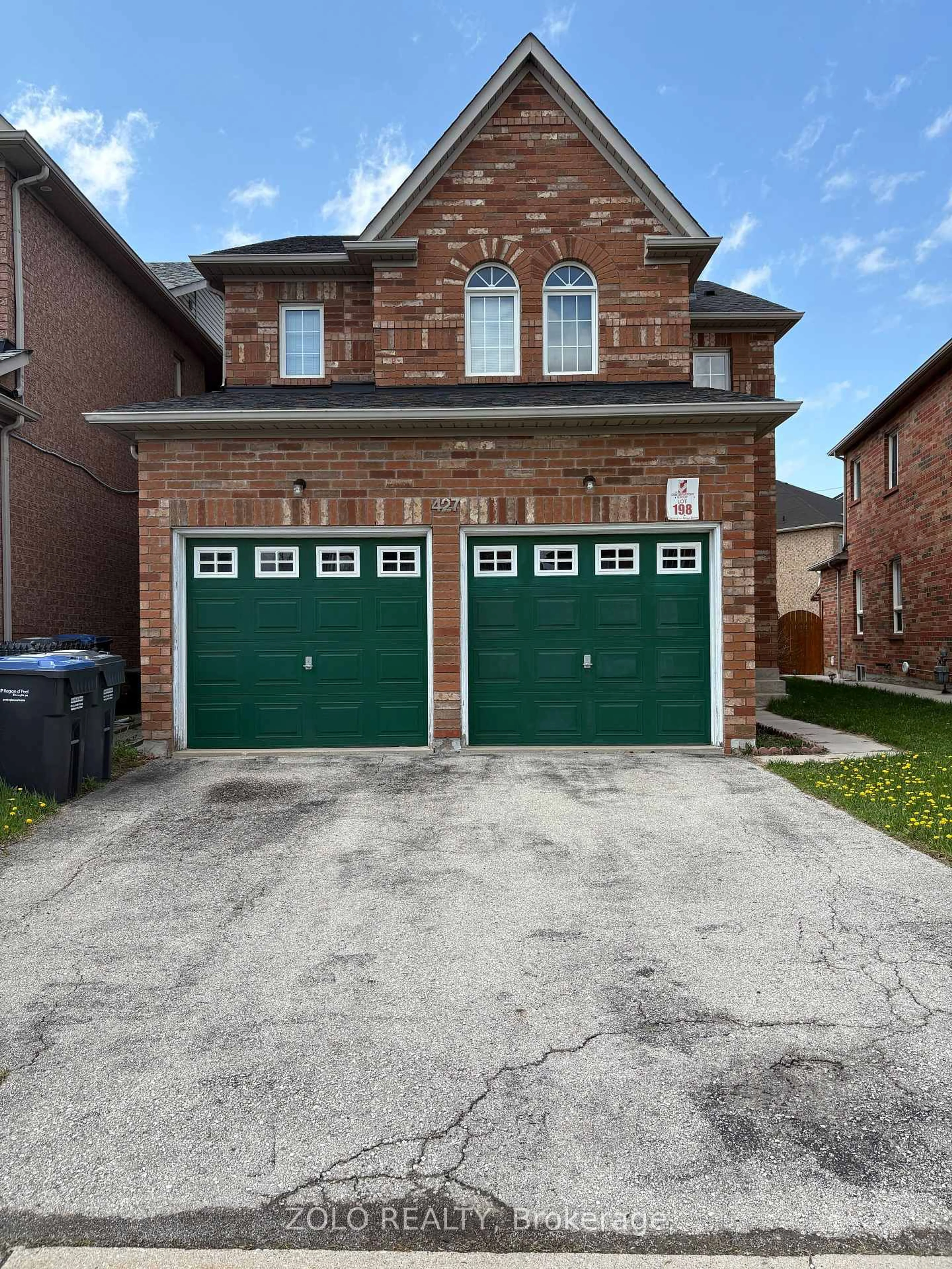 Home with brick exterior material, street for 427 Huntington Ridge Dr, Mississauga Ontario L5R 1P3