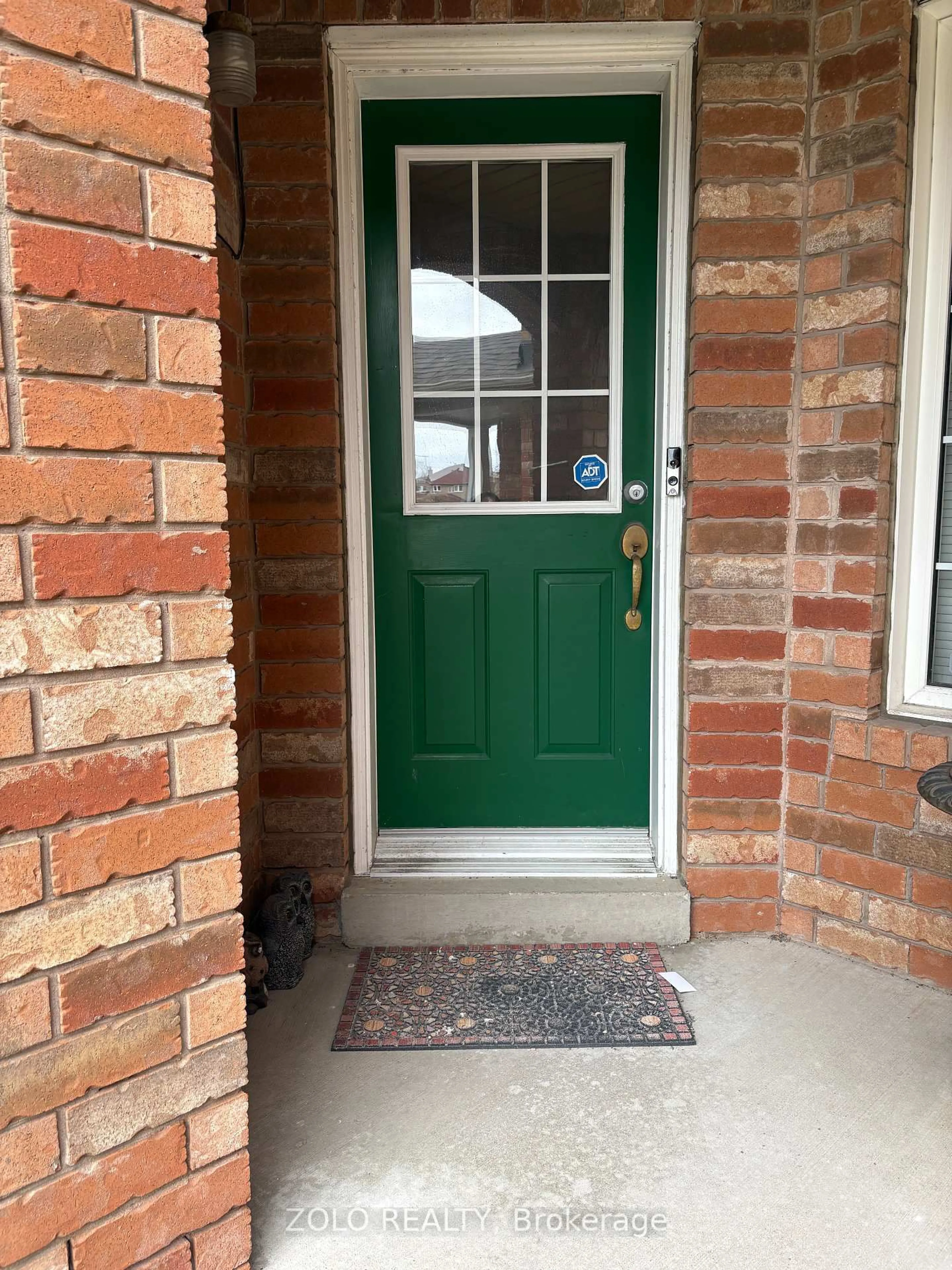 Indoor entryway for 427 Huntington Ridge Dr, Mississauga Ontario L5R 1P3