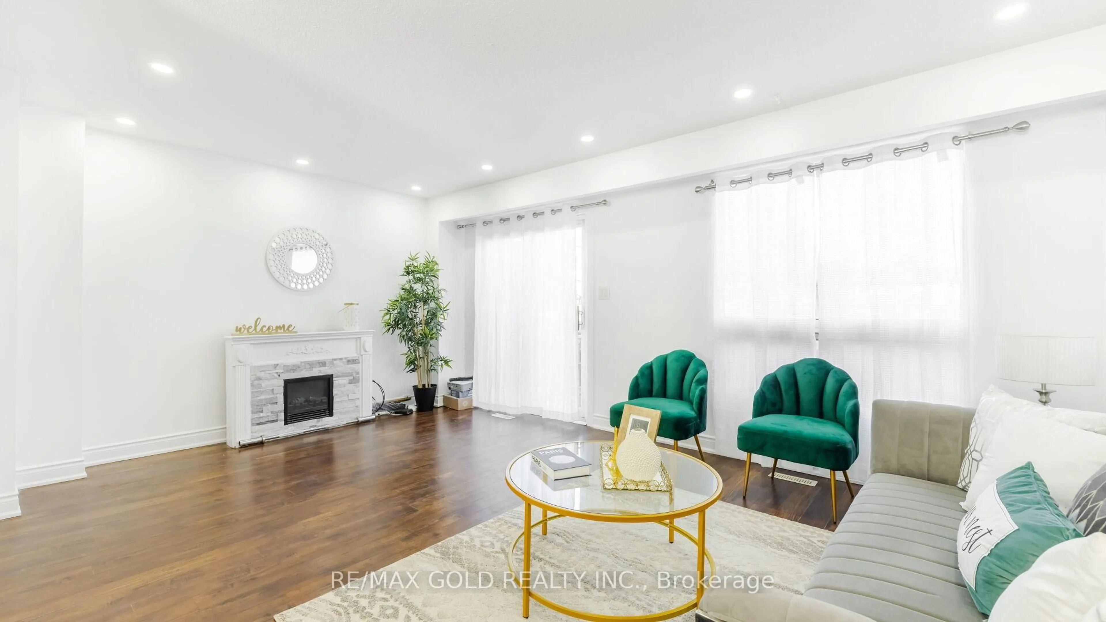 Living room with furniture, wood/laminate floor for 7560 Goreway Dr #18, Mississauga Ontario L4T 2V2