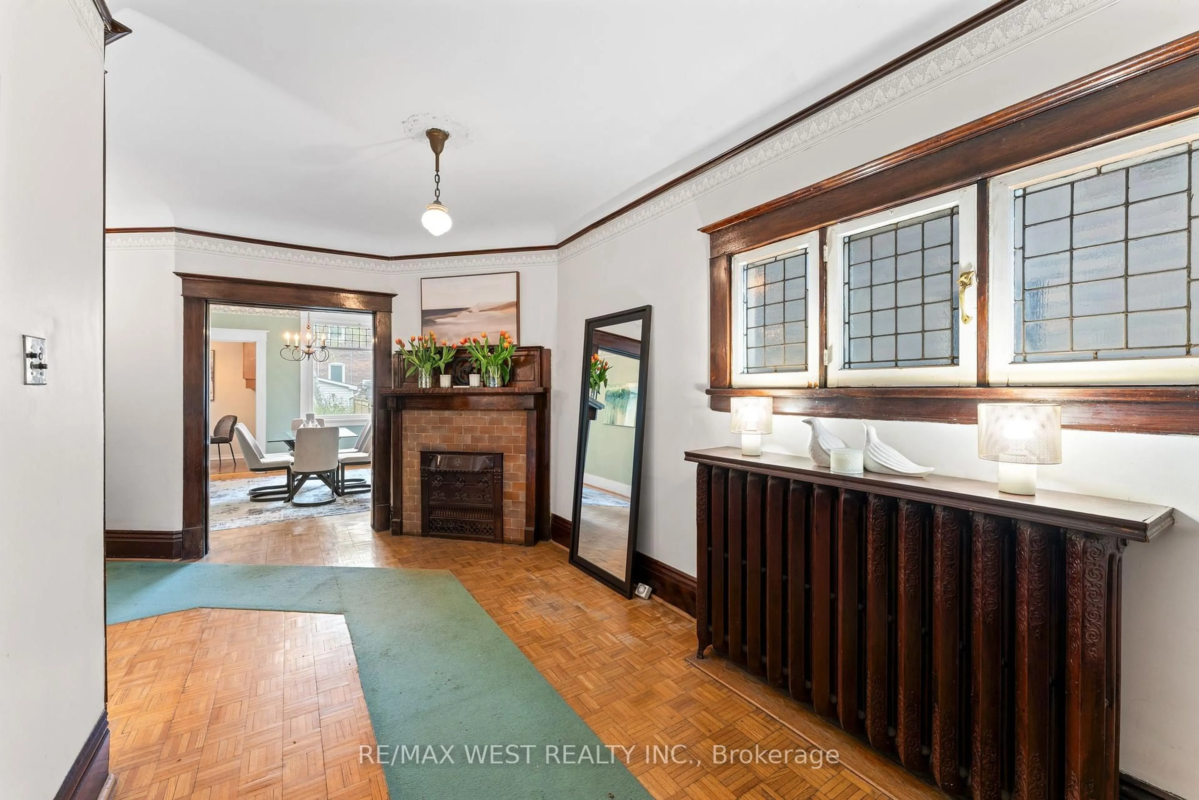 Indoor foyer for 345 Sunnyside Ave, Toronto Ontario M6R 2R7