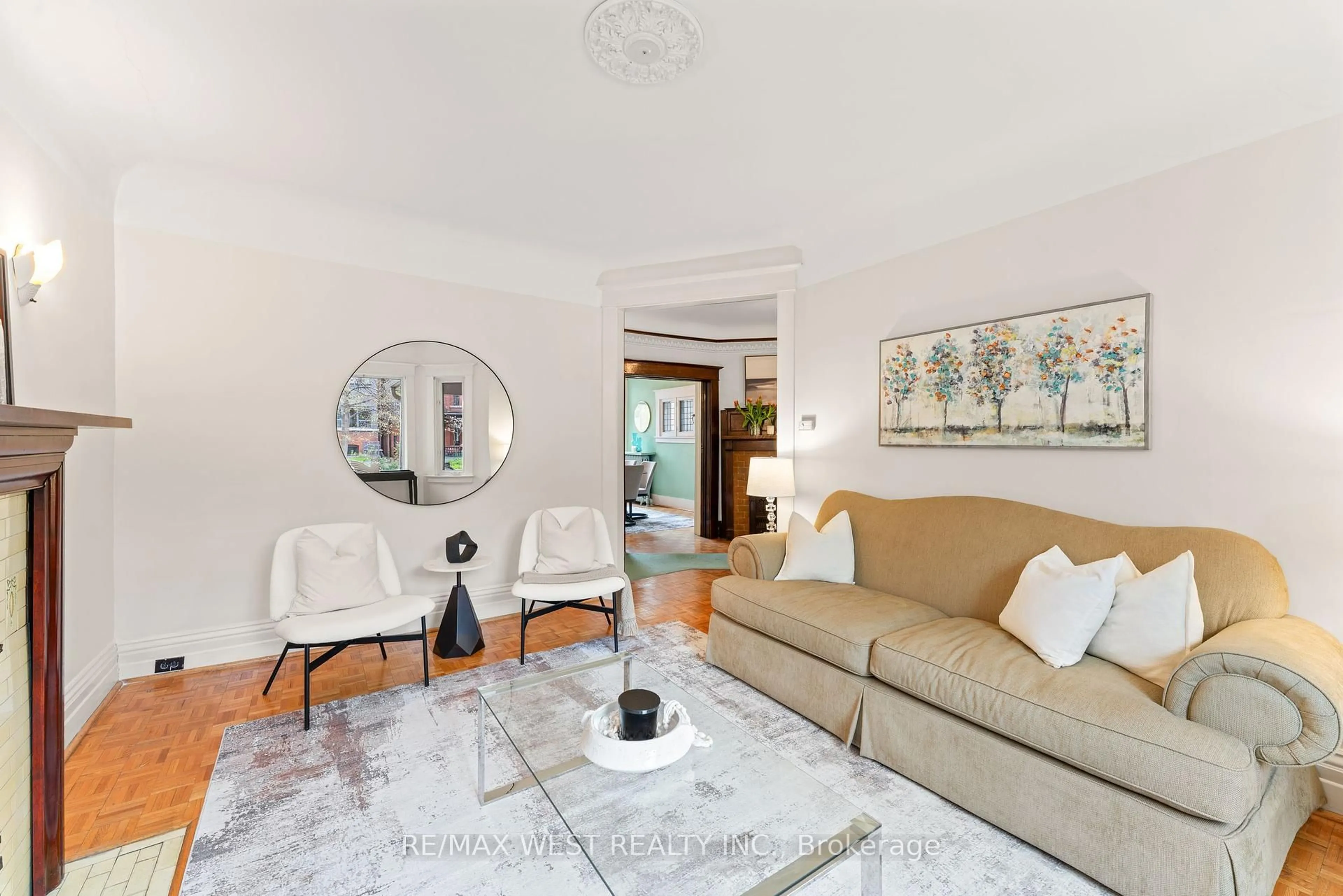 Living room with furniture, unknown for 345 Sunnyside Ave, Toronto Ontario M6R 2R7