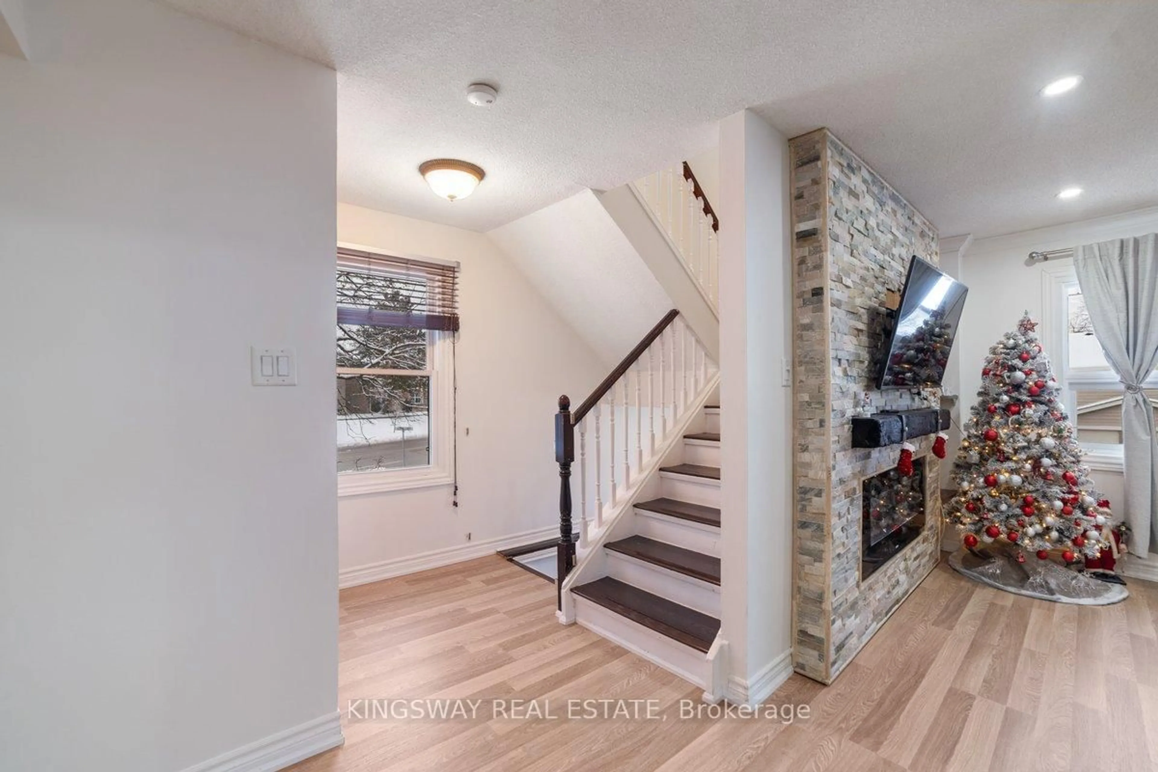 Indoor entryway for 109 Ashton Cres #109, Brampton Ontario L6S 3J9