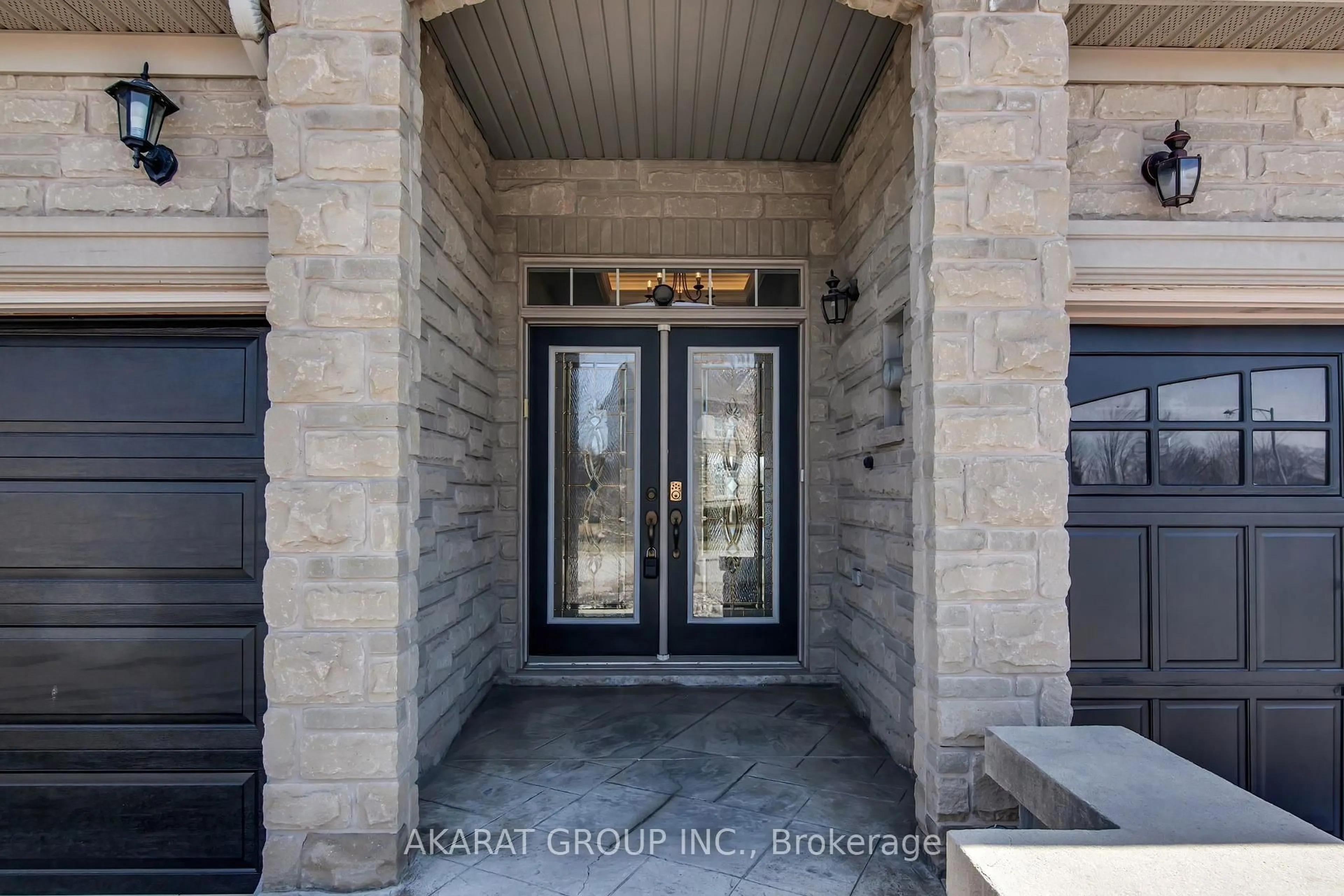 Indoor entryway for 3104 Cardross Crt, Oakville Ontario L6M 0A1