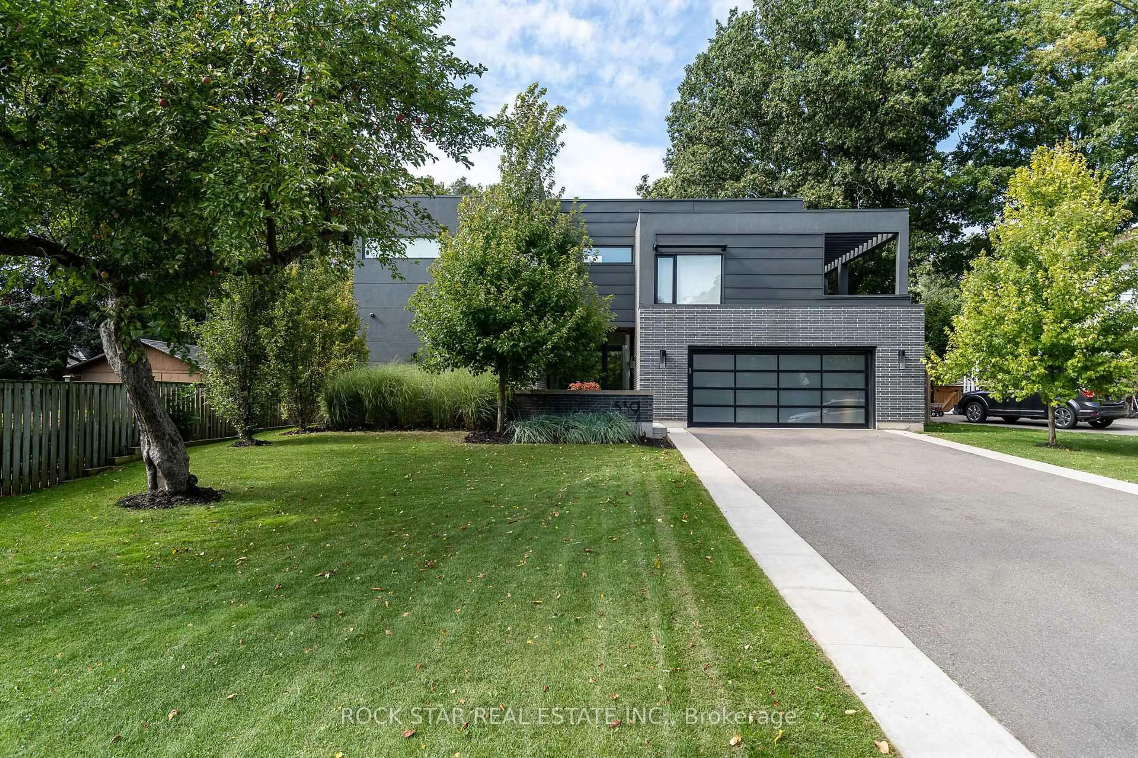 Home with brick exterior material, street for 539 Jeanette Dr, Oakville Ontario L6K 1M9