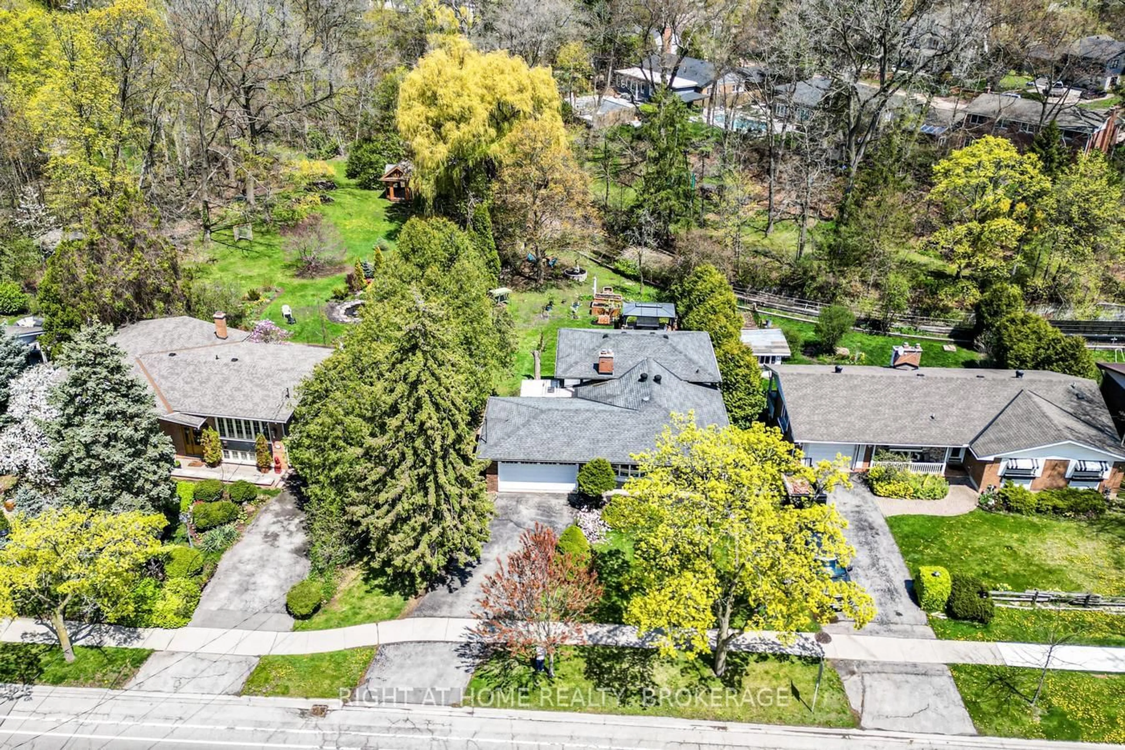 A pic from outside/outdoor area/front of a property/back of a property/a pic from drone, street for 243 Appleby Line, Burlington Ontario L7L 2X3