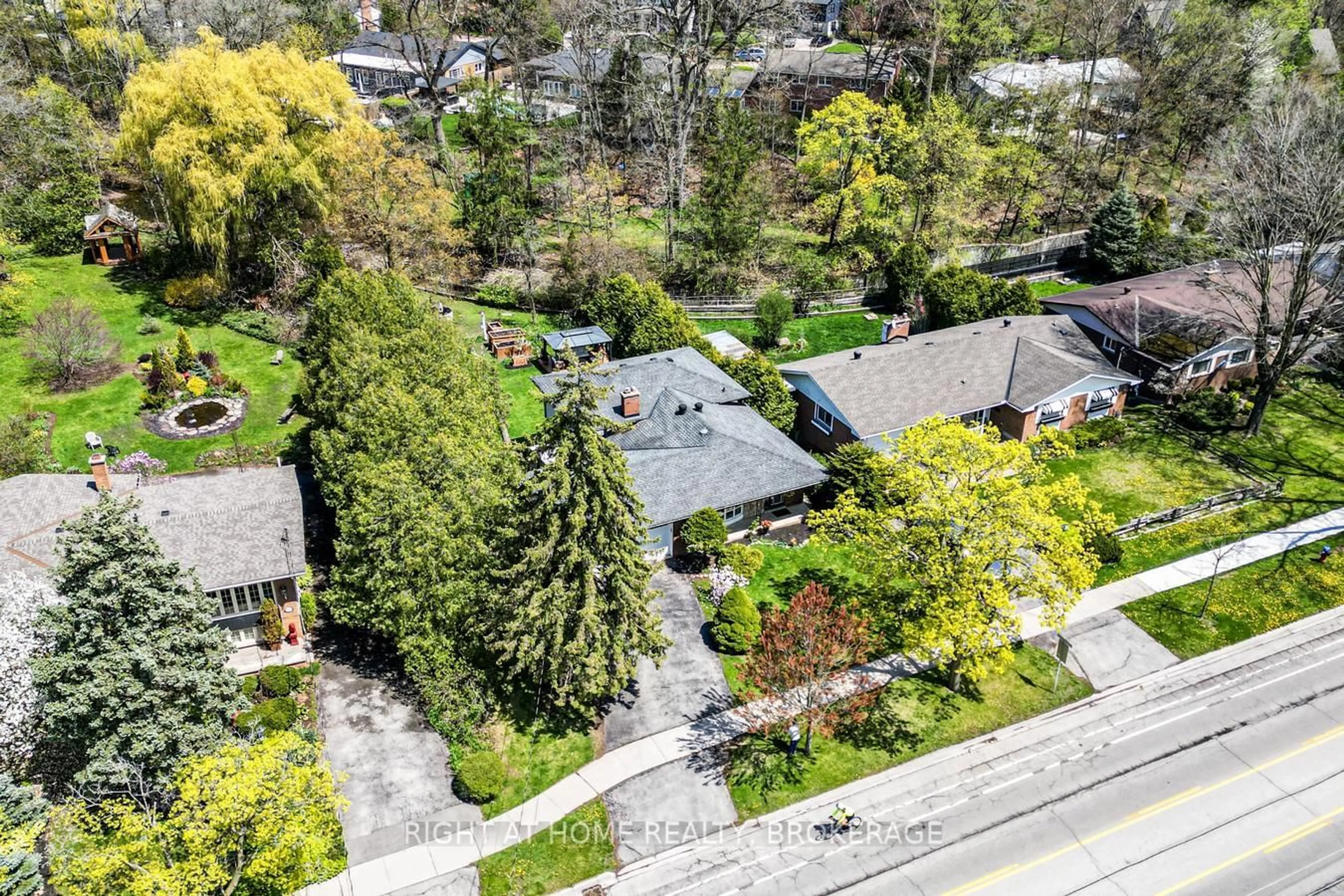 A pic from outside/outdoor area/front of a property/back of a property/a pic from drone, street for 243 Appleby Line, Burlington Ontario L7L 2X3