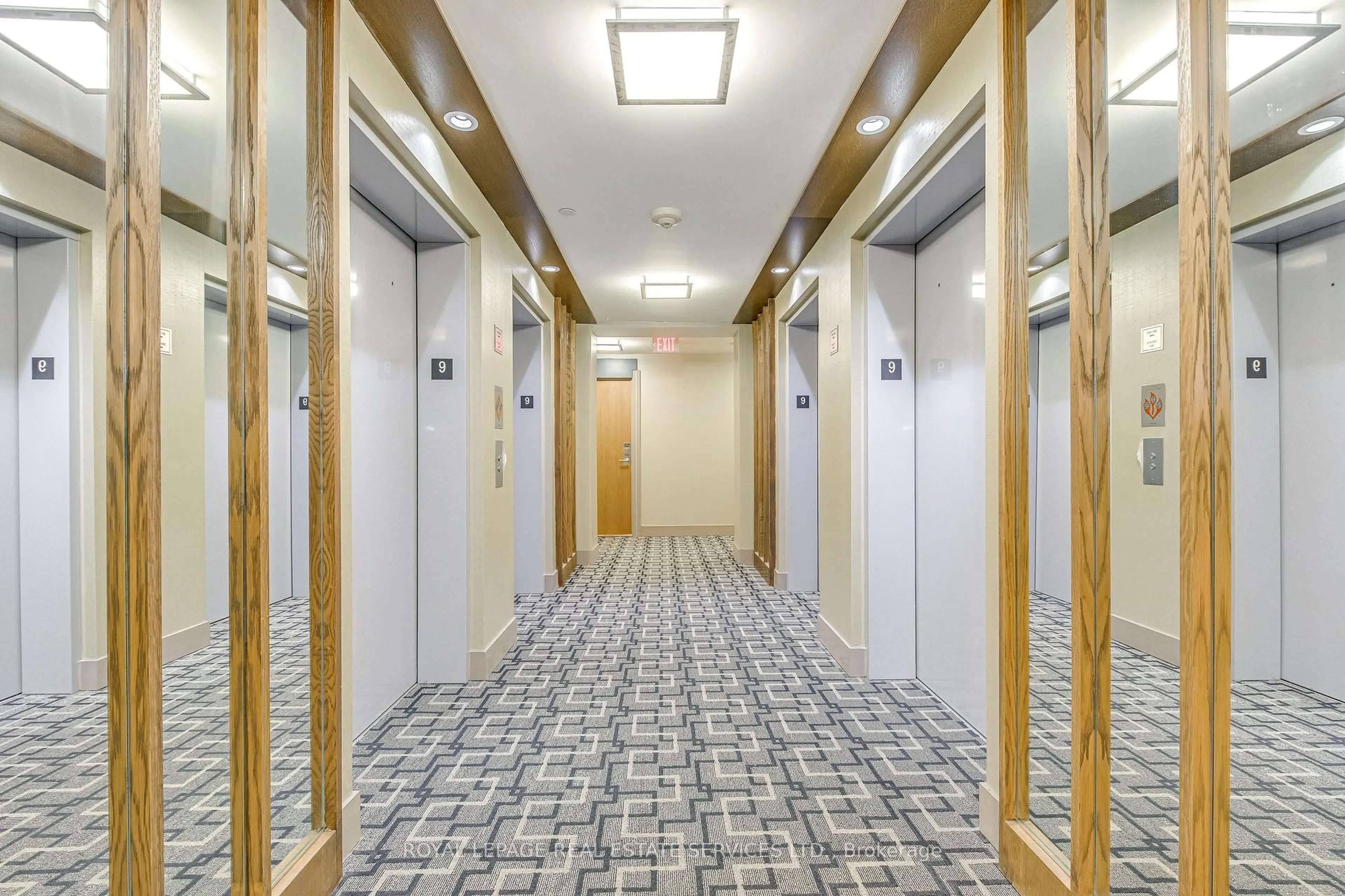 Indoor foyer for 3975 Grand Park Dr #910, Mississauga Ontario L5B 4M6