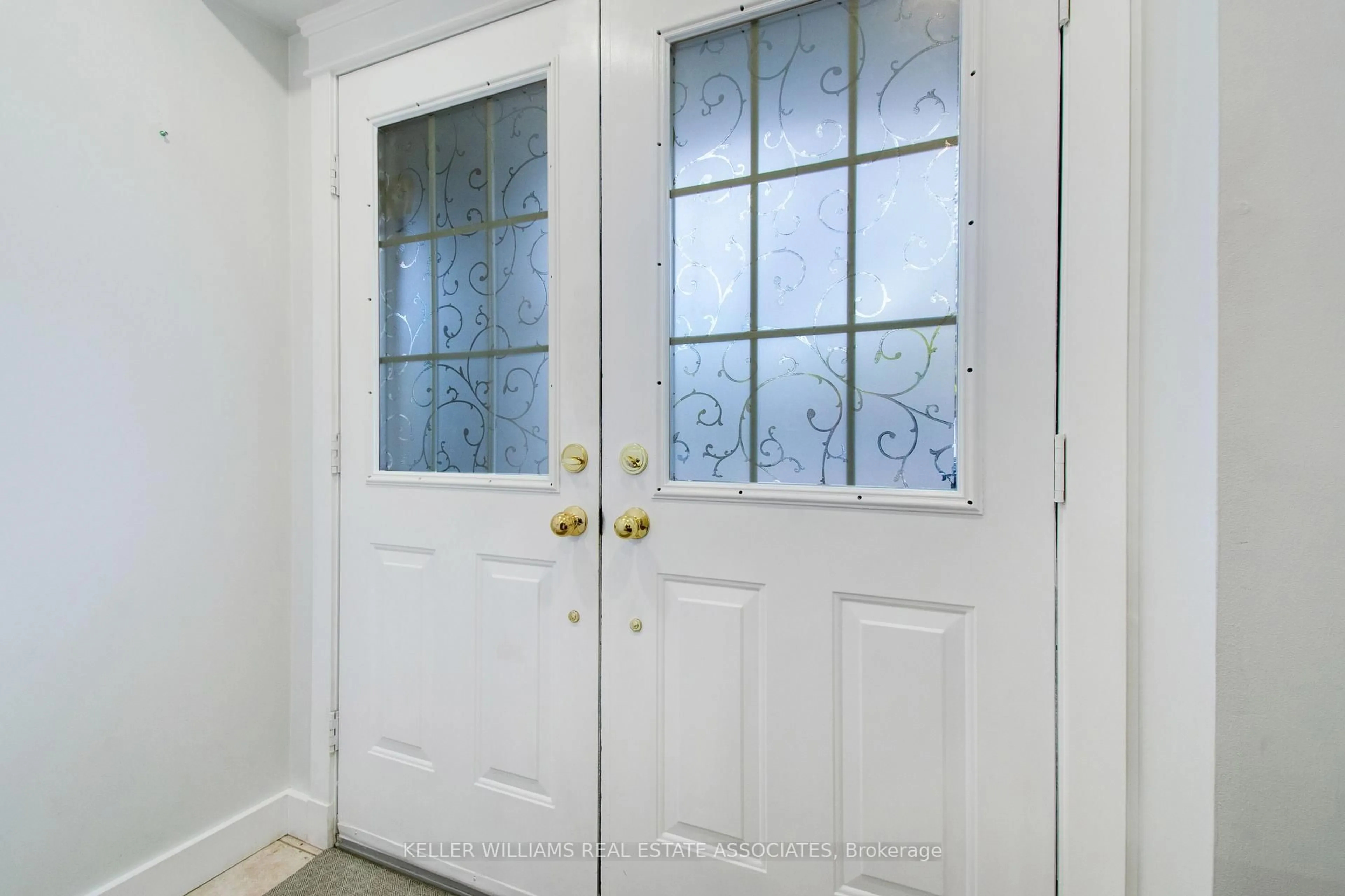 Indoor entryway for 41 Dominion Gardens Dr, Halton Hills Ontario L7G 6A9