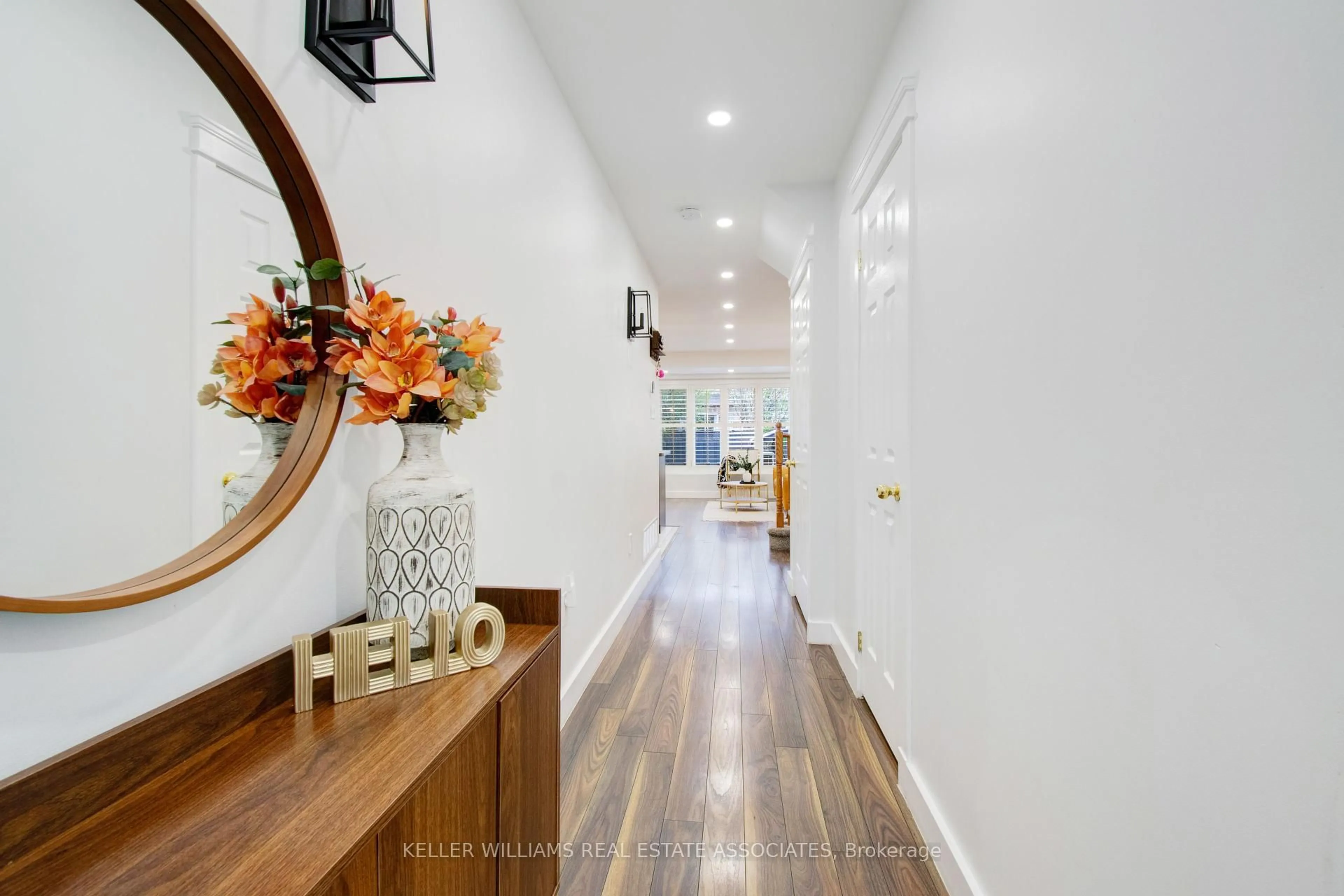 Indoor entryway for 41 Dominion Gardens Dr, Halton Hills Ontario L7G 6A9