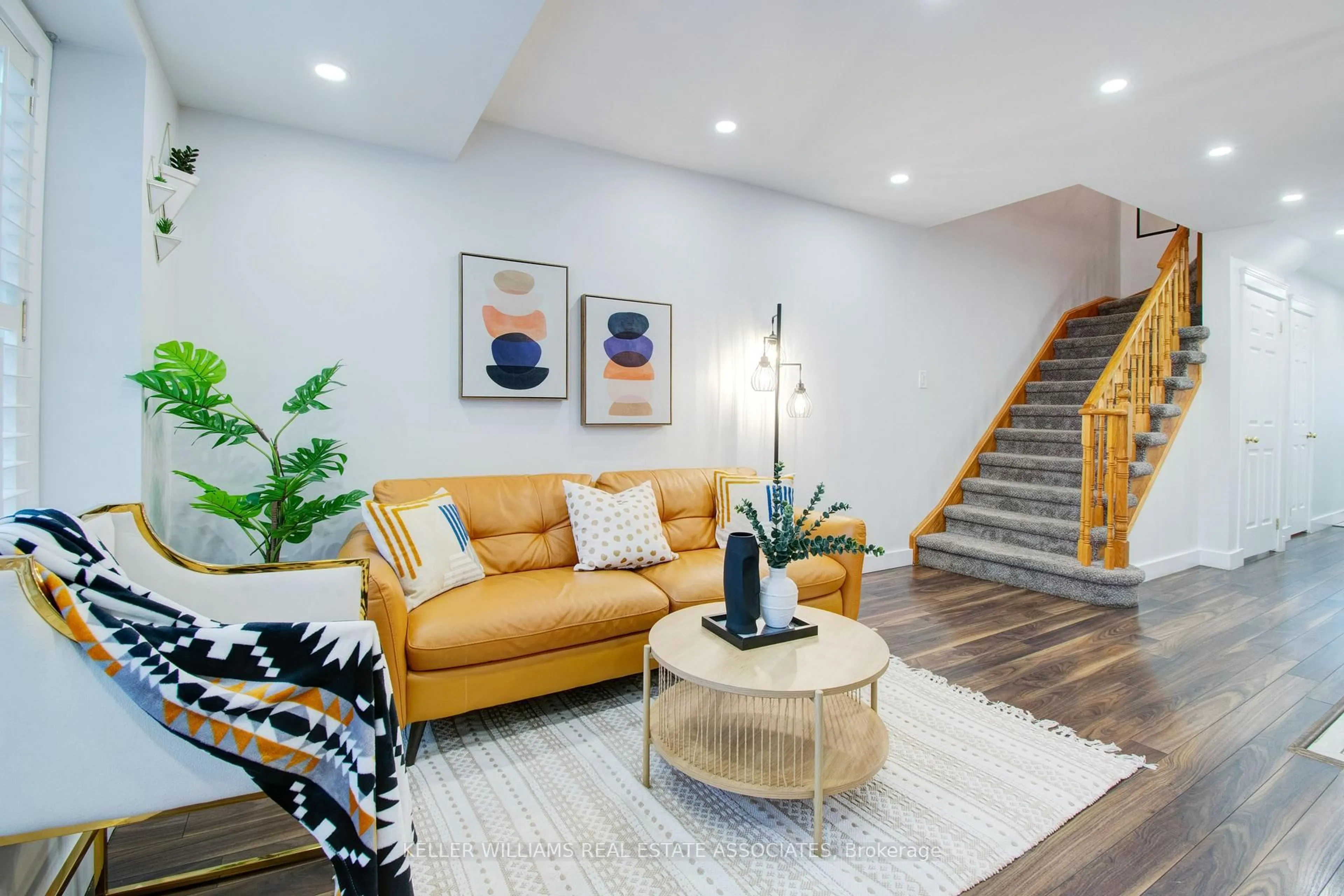 Living room with furniture, unknown for 41 Dominion Gardens Dr, Halton Hills Ontario L7G 6A9