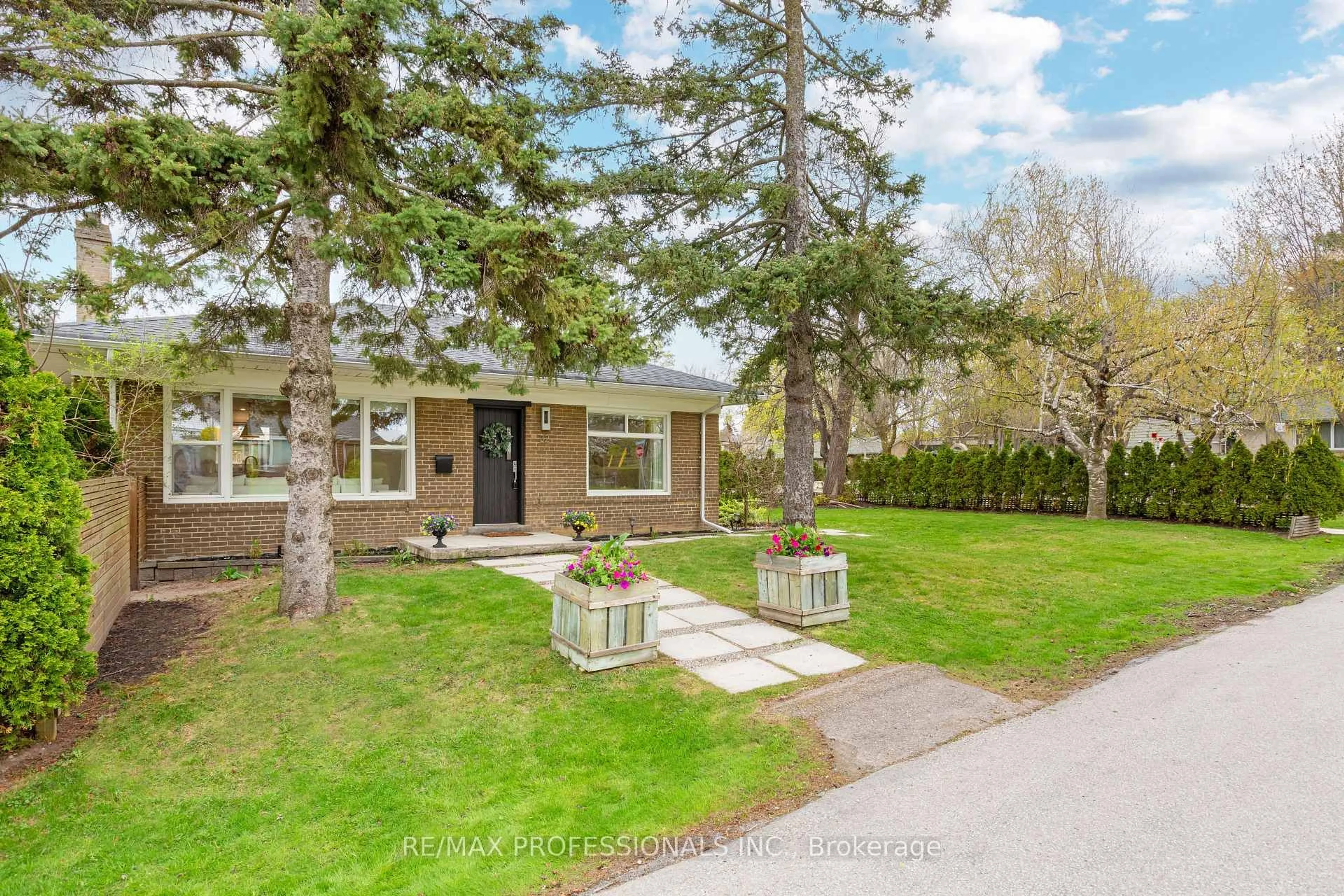Unknown for 32 Birchcroft Rd, Toronto Ontario M9A 2L4