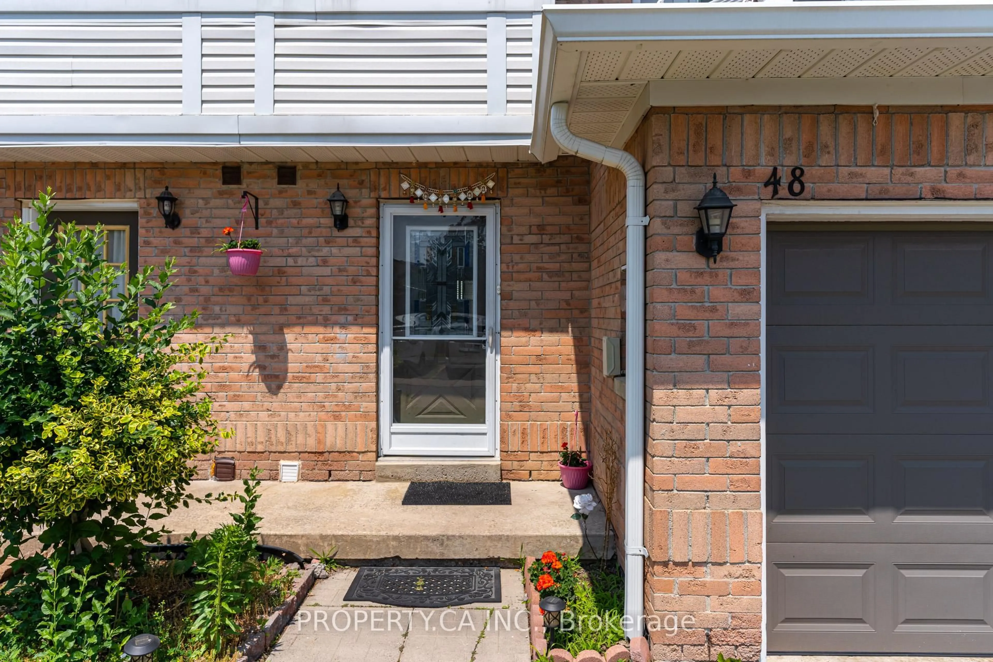 Indoor entryway for 48 Brisbane Crt, Brampton Ontario L6R 1V4