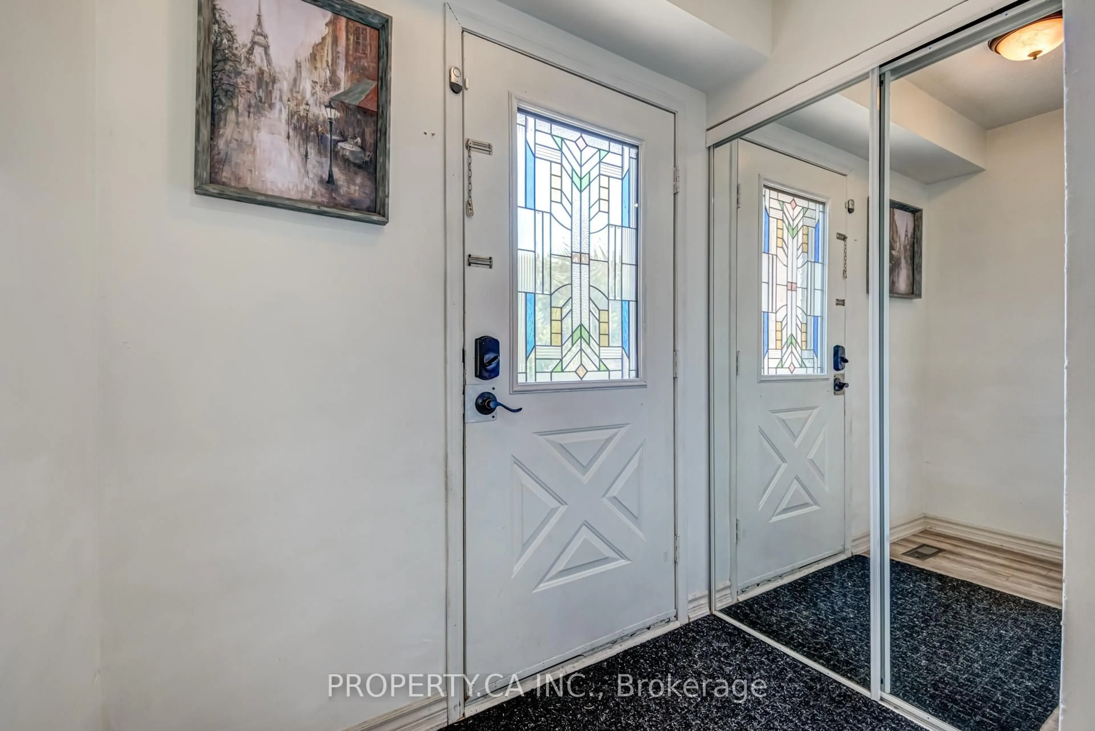 Indoor entryway for 48 Brisbane Crt, Brampton Ontario L6R 1V4