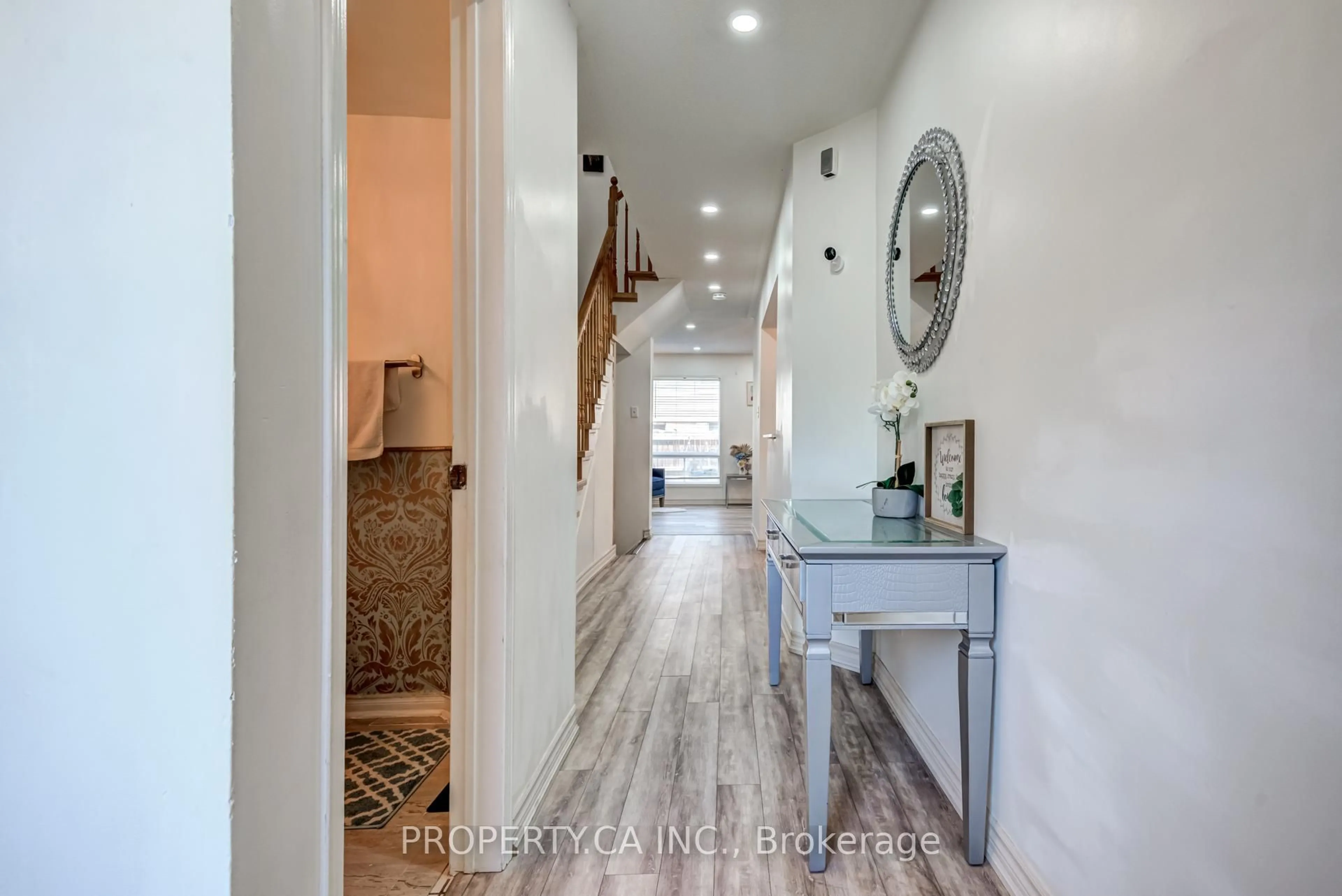 Indoor entryway for 48 Brisbane Crt, Brampton Ontario L6R 1V4