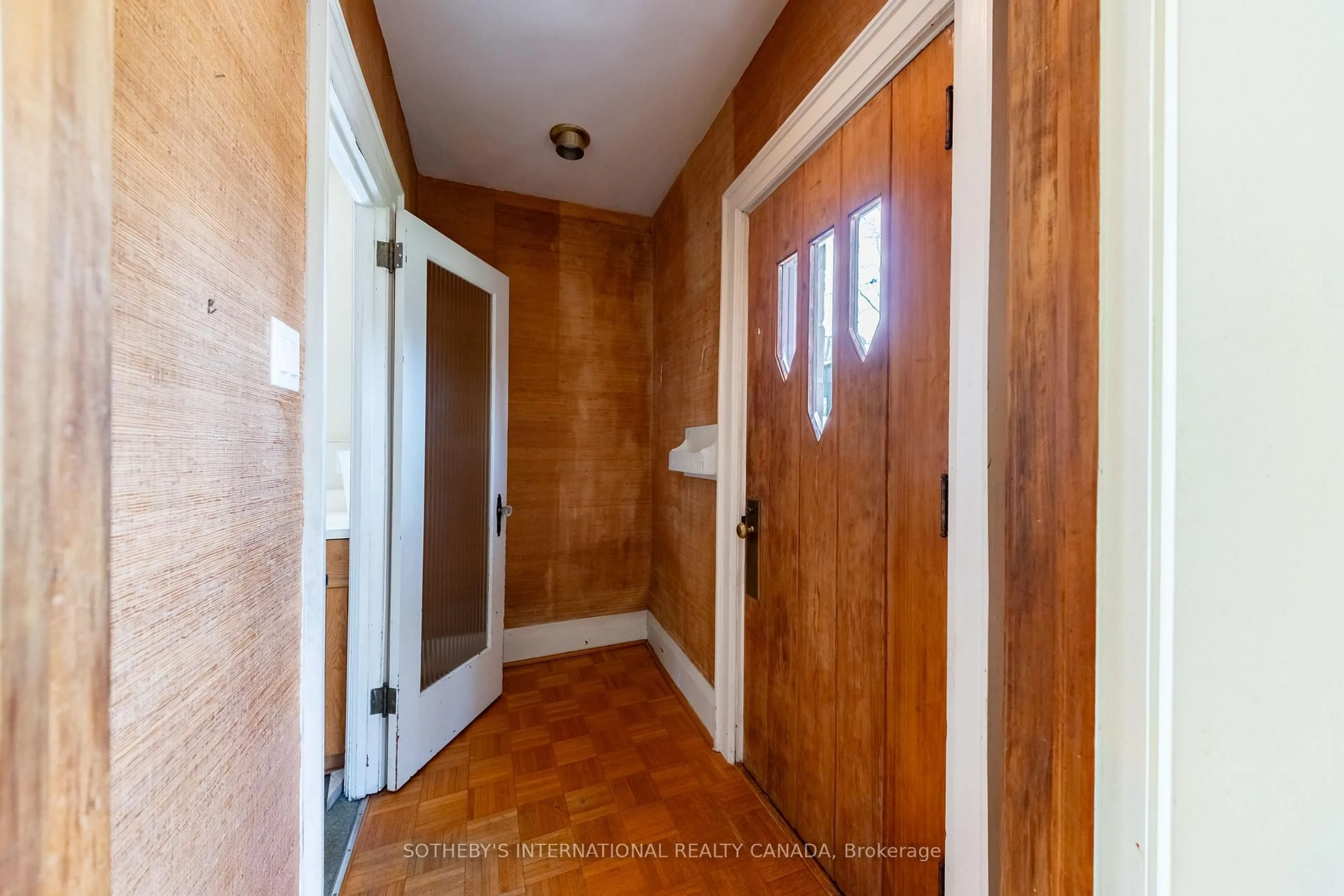Indoor entryway for 122 Morningside Ave, Toronto Ontario M6S 1E2