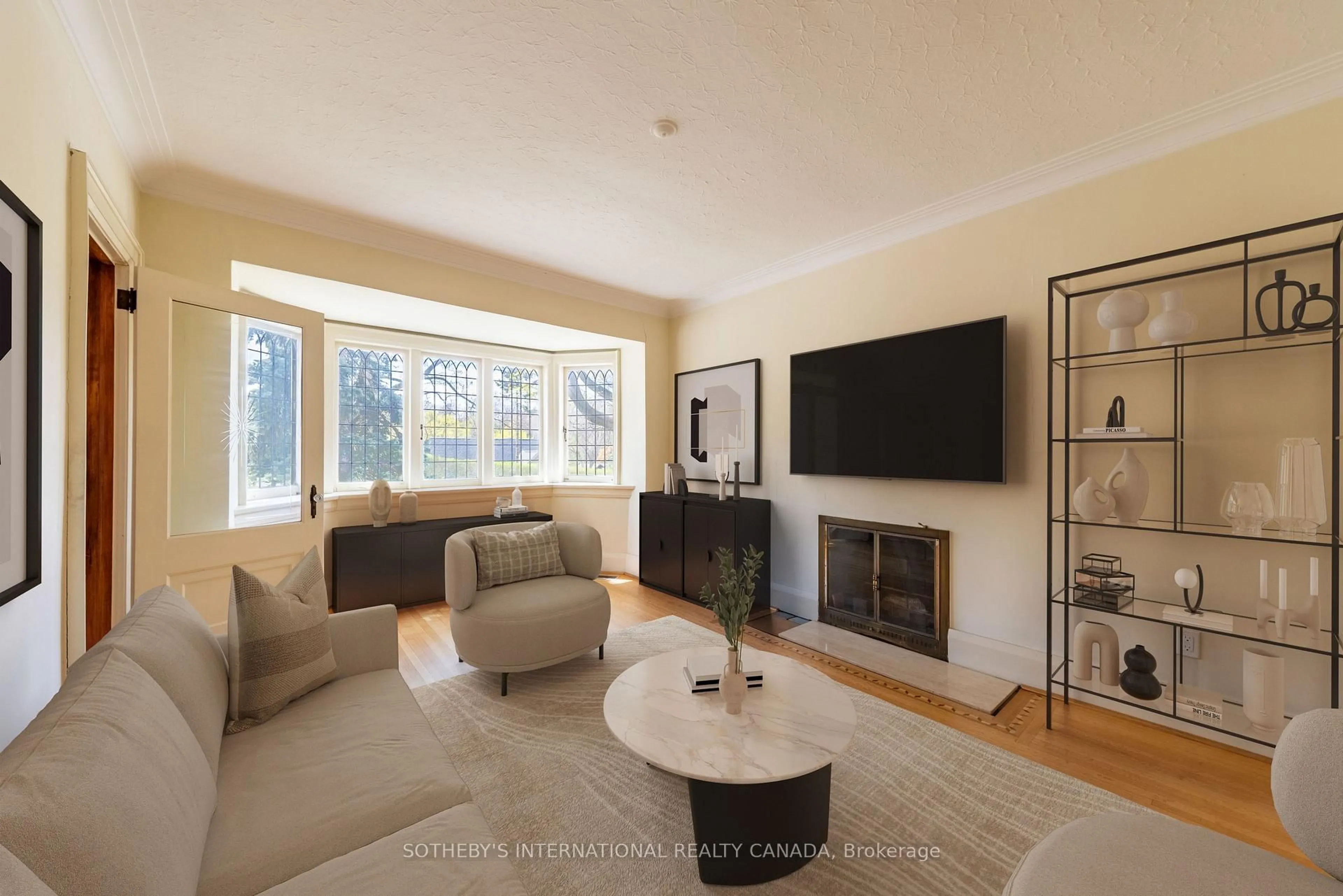 Living room with furniture, unknown for 122 Morningside Ave, Toronto Ontario M6S 1E2