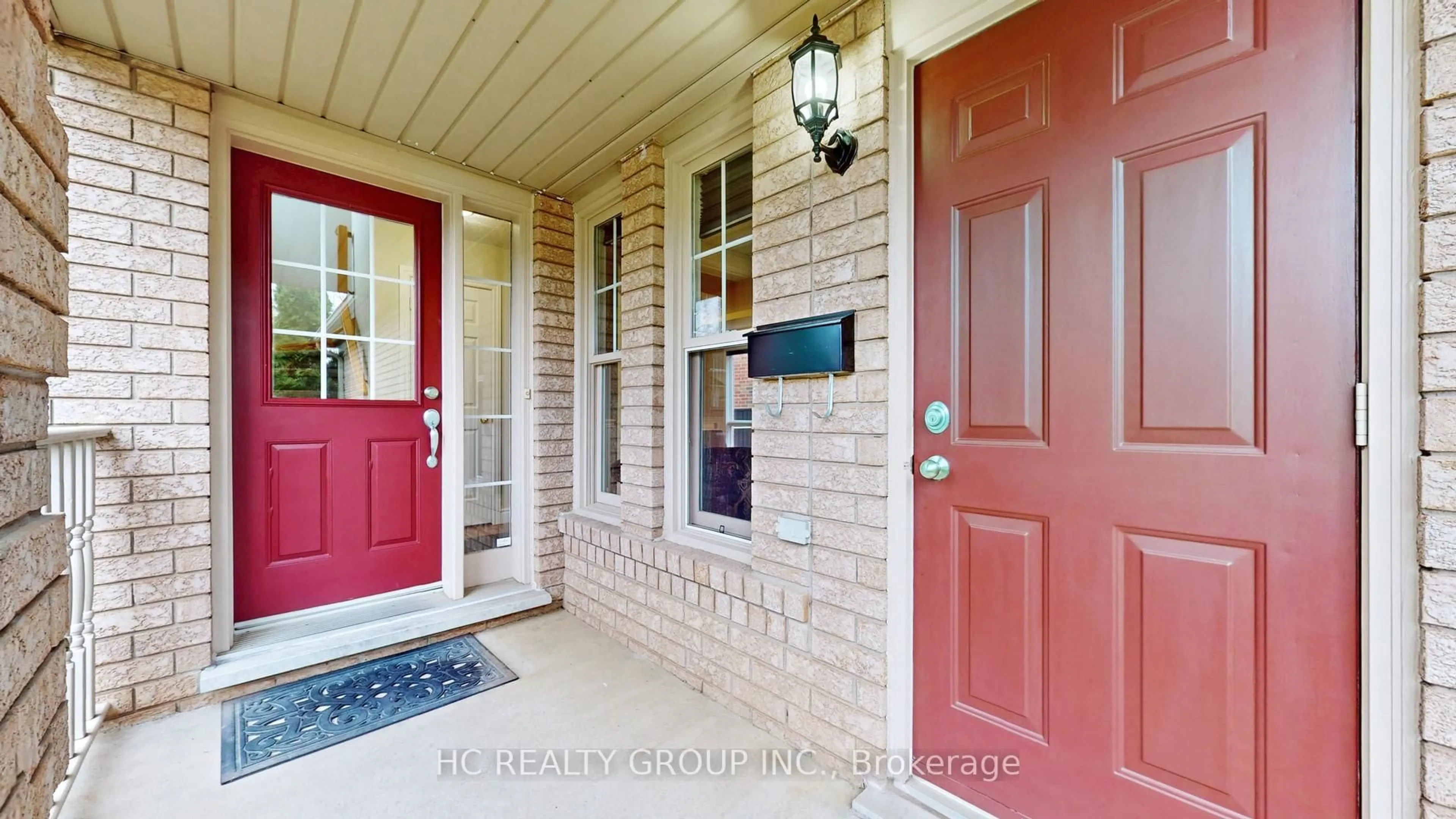 Indoor entryway for 6391 Amber Glen Dr, Mississauga Ontario L5N 7V9