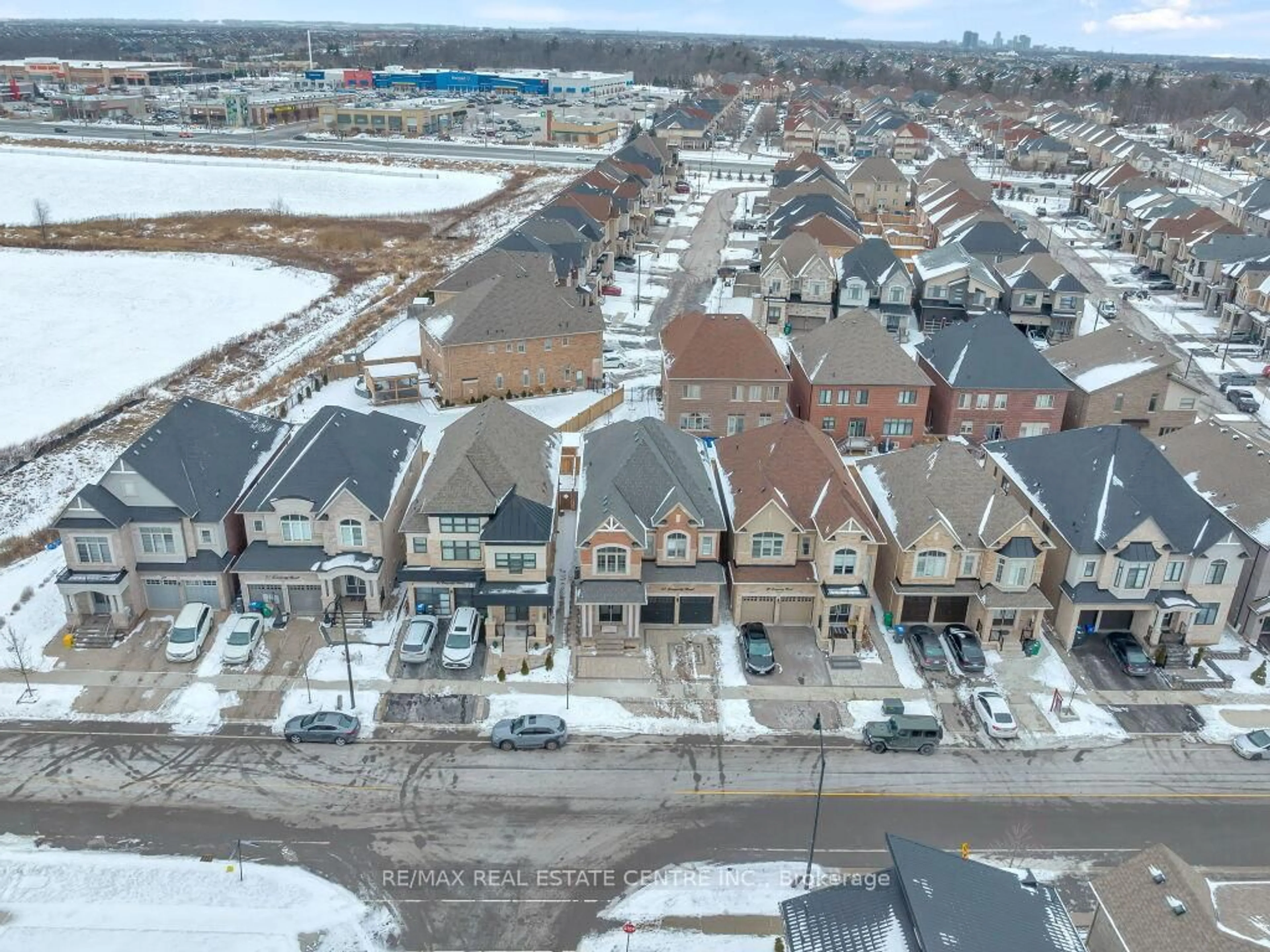A pic from outside/outdoor area/front of a property/back of a property/a pic from drone, street for 83 Longevity Rd, Brampton Ontario L6X 5P7