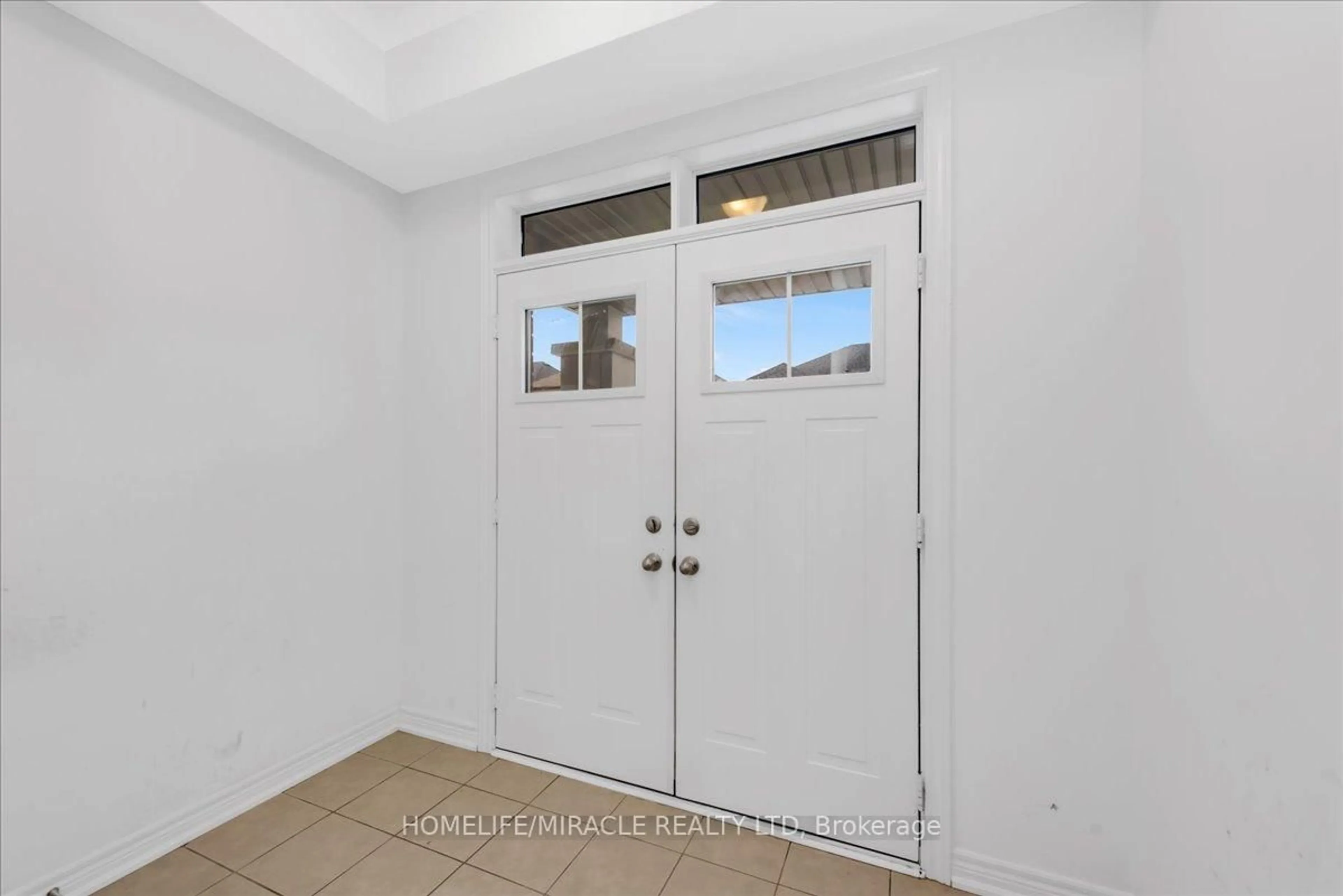 Indoor entryway for 57 Spinland St, Caledon Ontario L7C 4K6