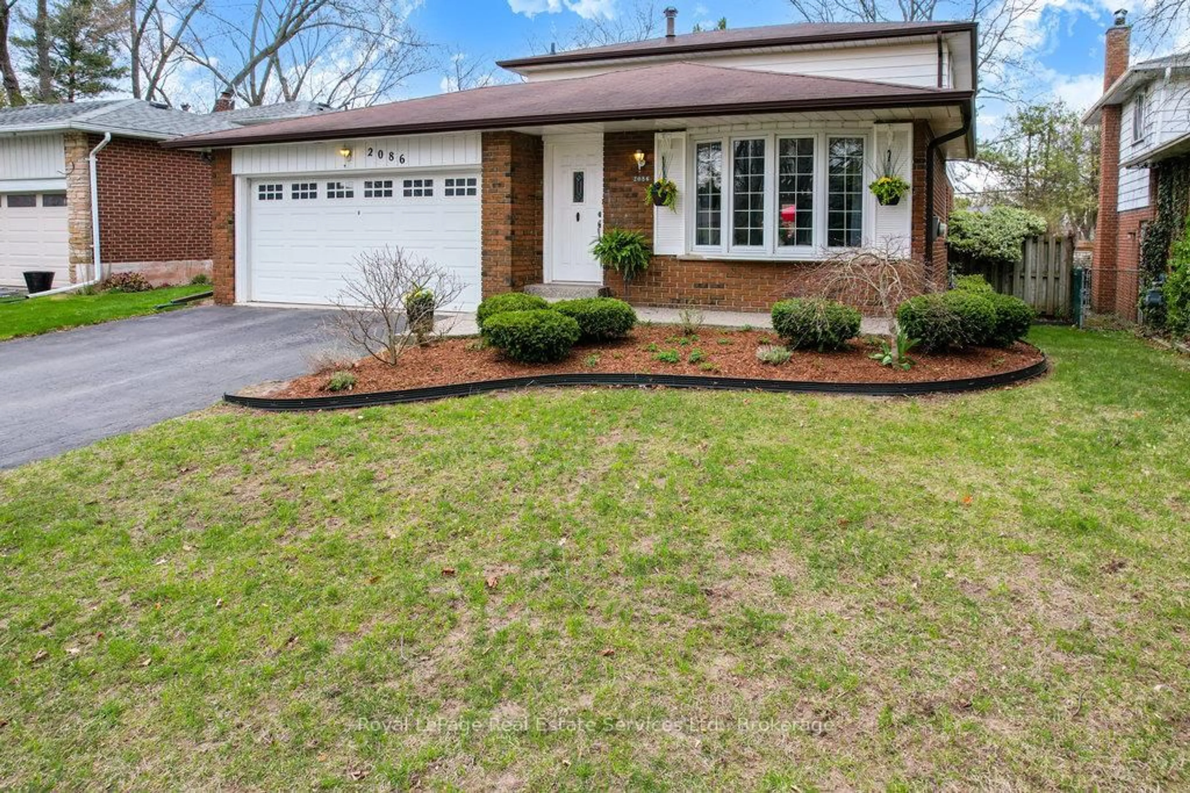 Home with brick exterior material, street for 2086 Thornlea Dr, Oakville Ontario L6L 1K6