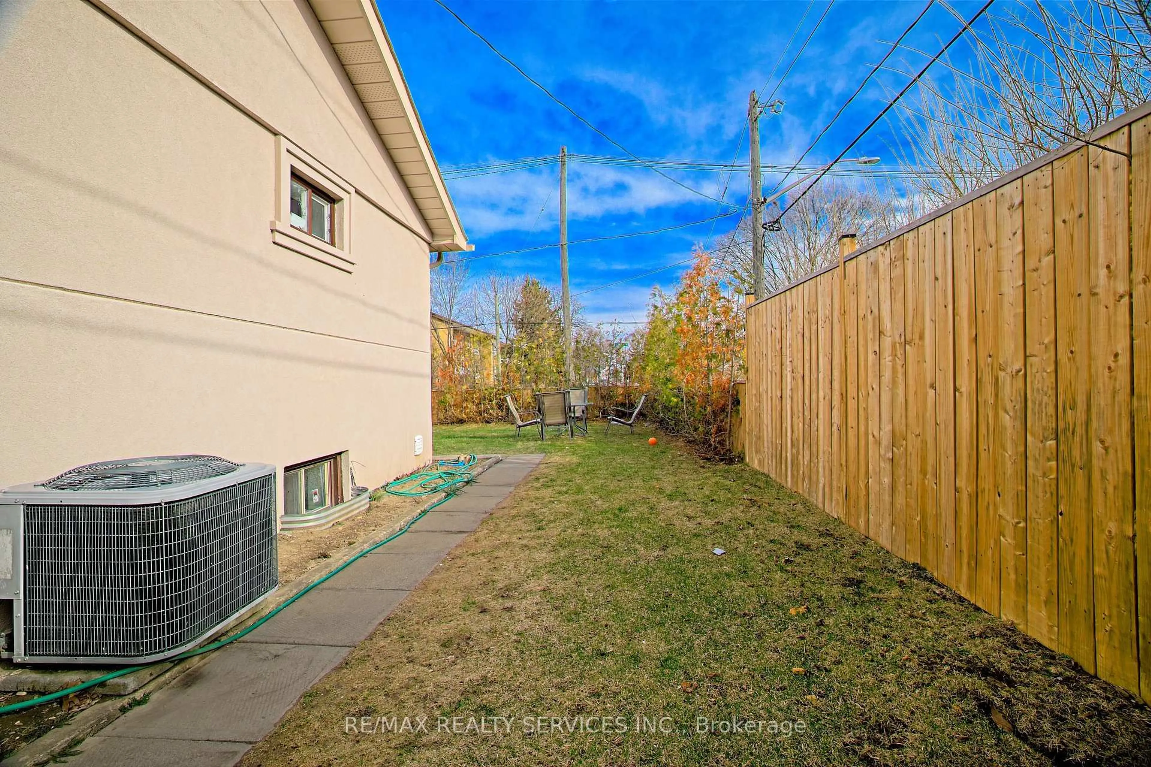 Patio, street for 191 Deane Ave, Oakville Ontario L6K 1N4