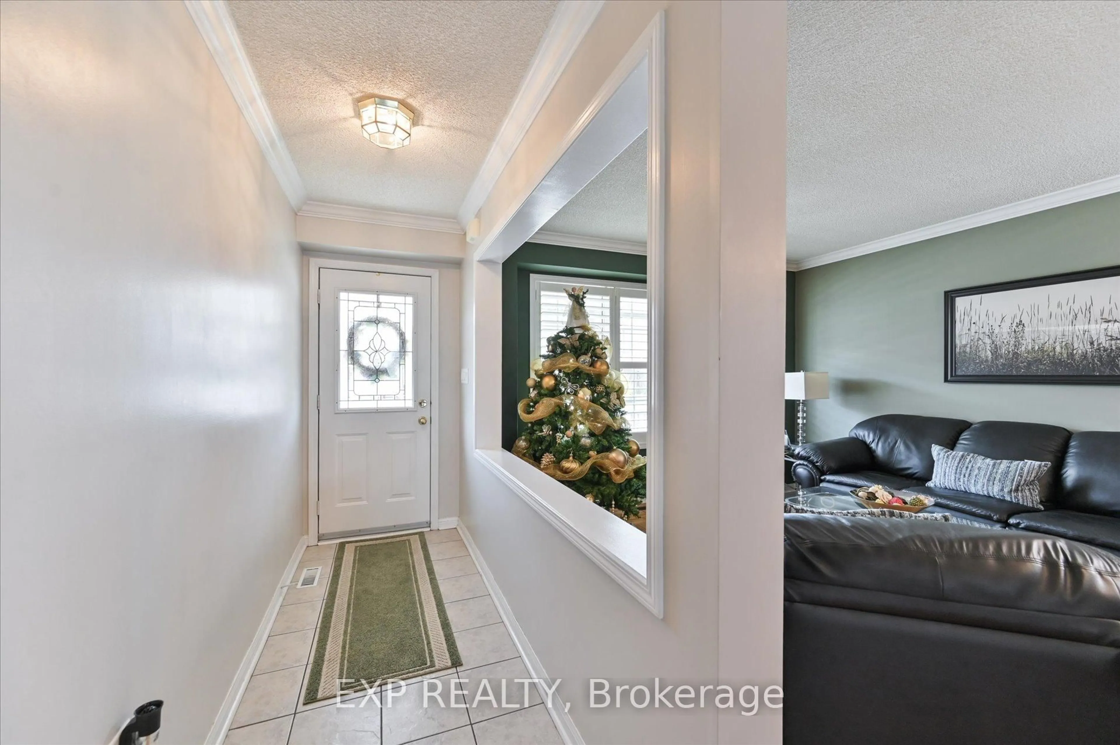 Indoor entryway for 9 Penn Dr, Brampton Ontario L7A 1P5