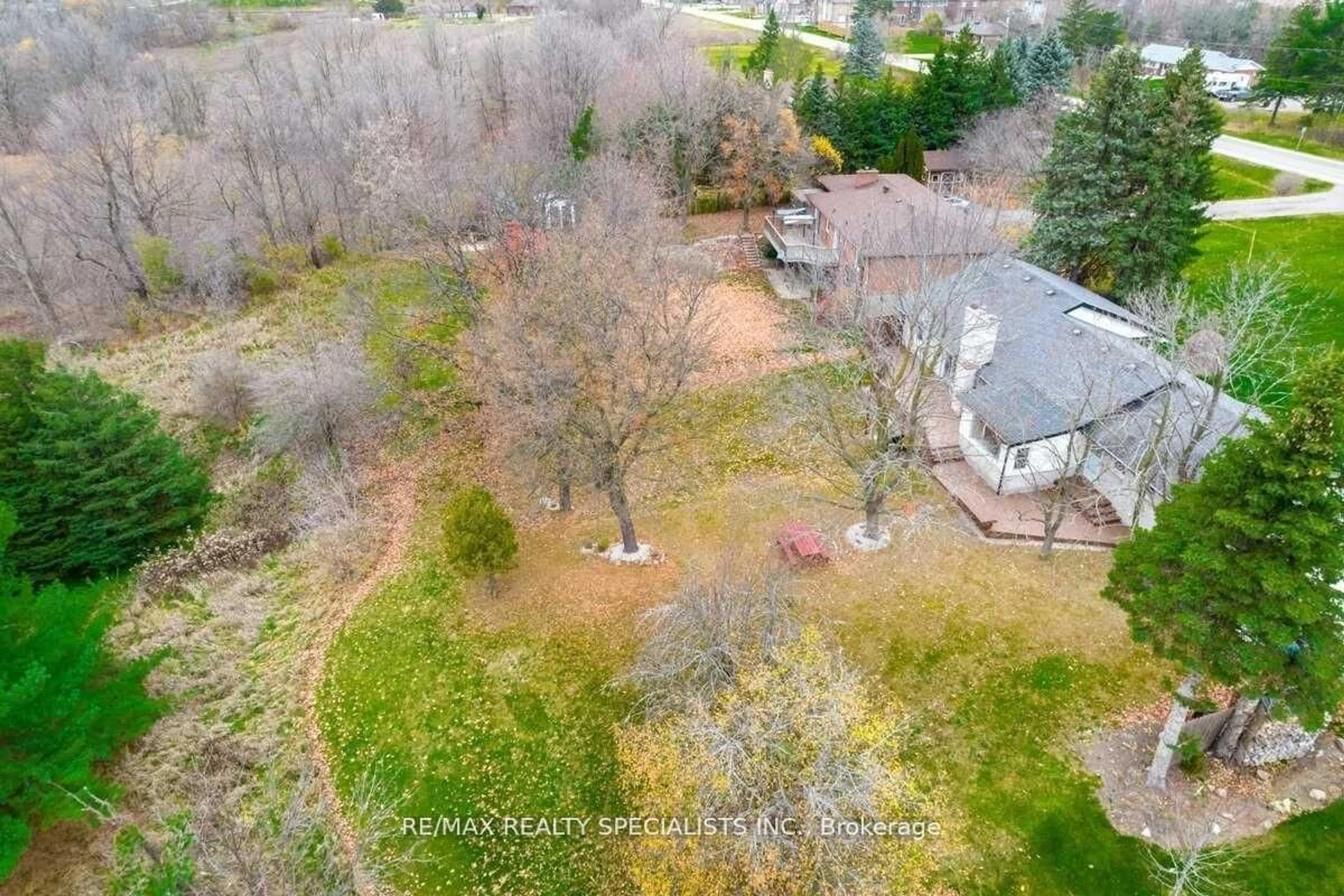 A pic from outside/outdoor area/front of a property/back of a property/a pic from drone, forest/trees view for 12400 Old Kennedy Rd, Caledon Ontario L7C 2E8